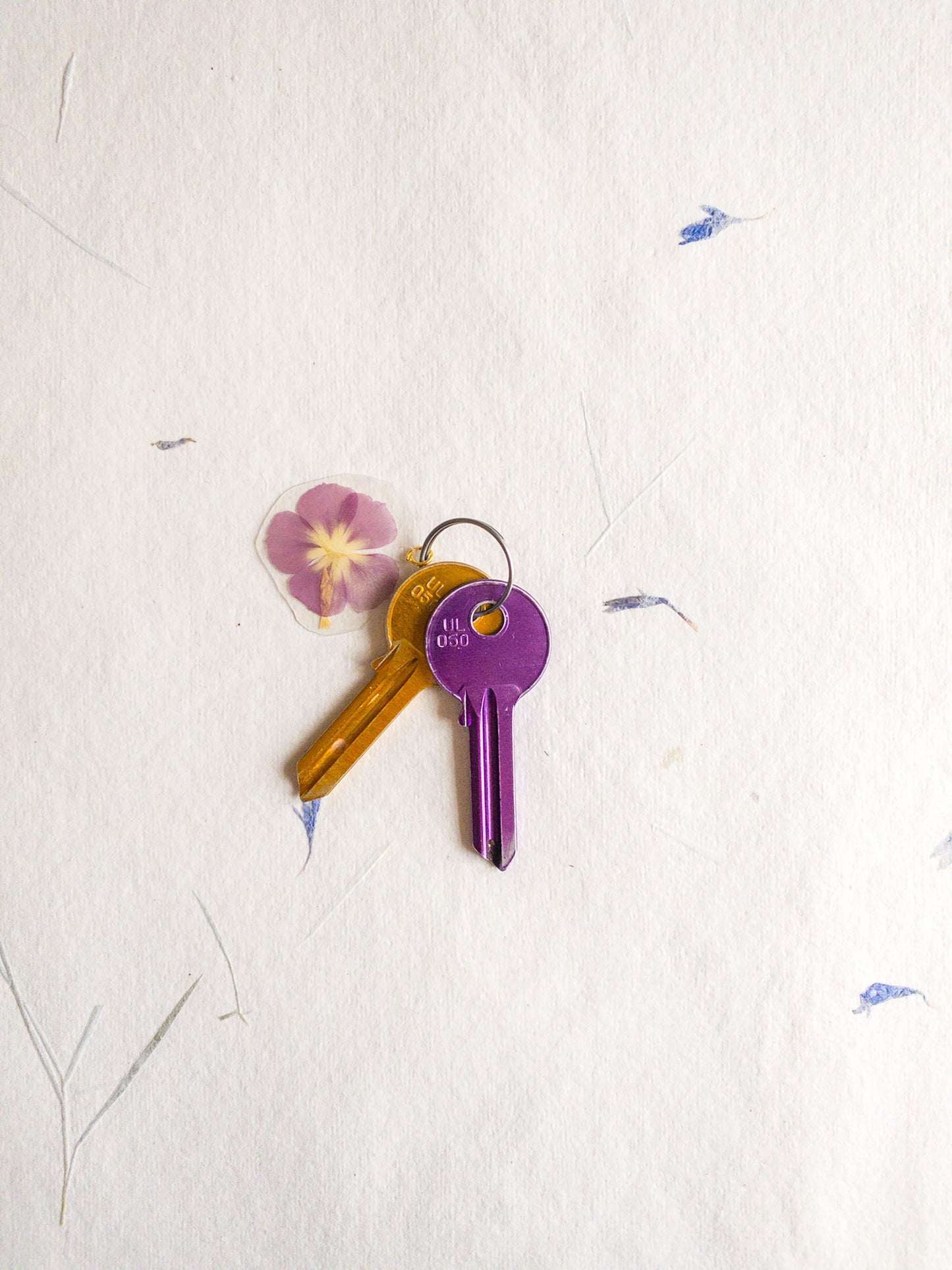 pressed flower keychain, mixed flowers, handmade bookmark, gift, dried flower, fleur séchée , Trousseau de clés