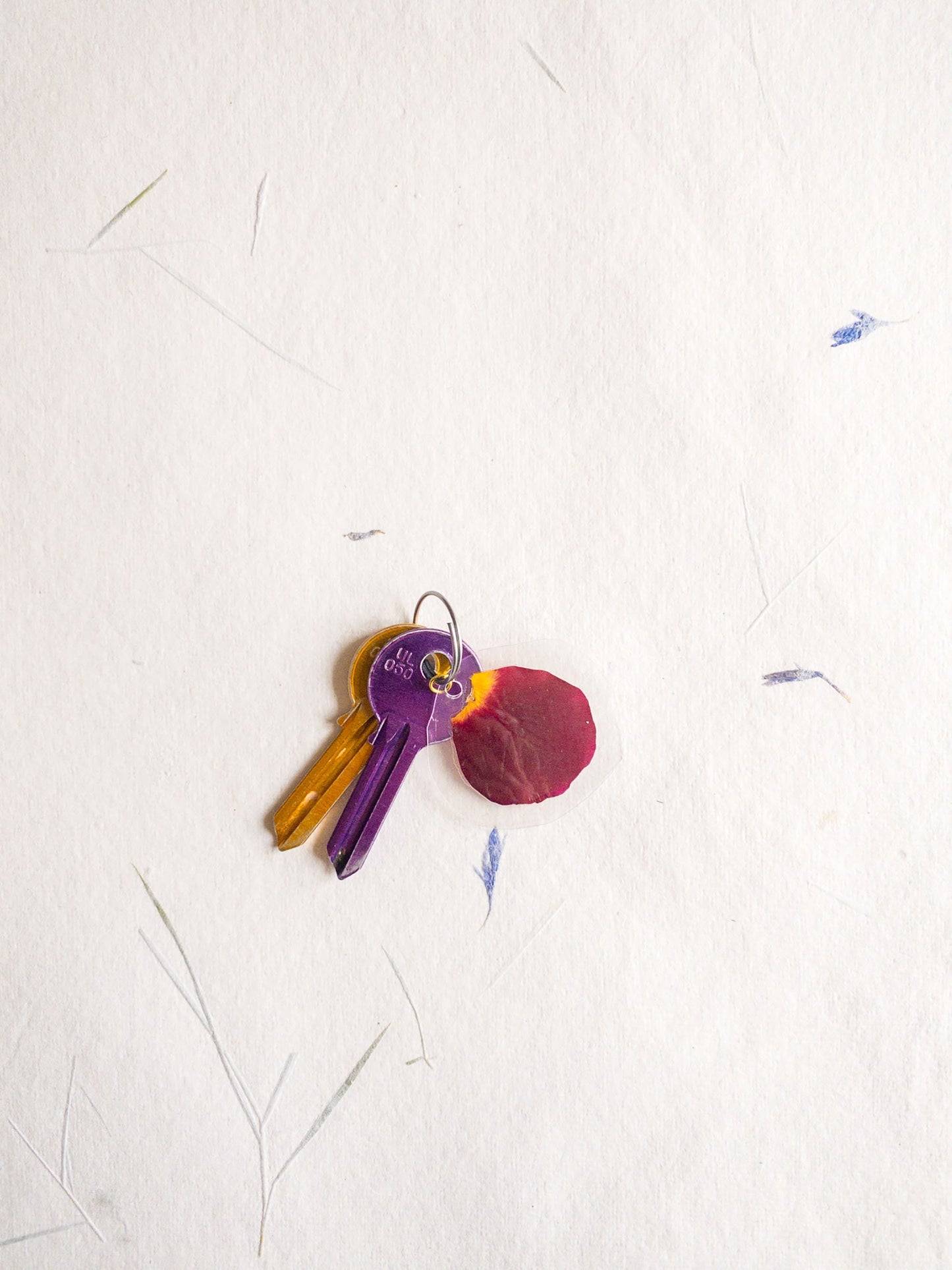pressed flower keychain, mixed flowers, handmade bookmark, gift, dried flower, fleur séchée , Trousseau de clés
