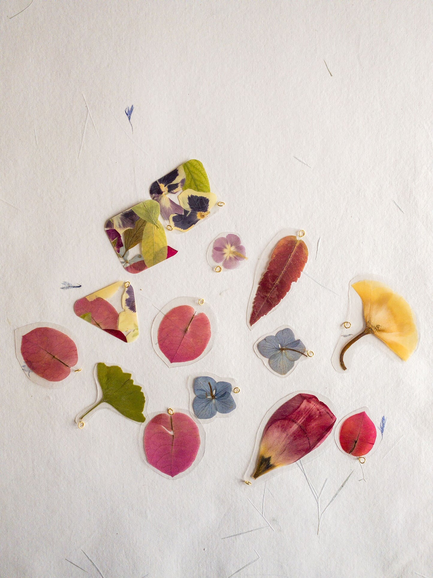 pressed flower keychain, mixed flowers, handmade bookmark, gift, dried flower, fleur séchée , Trousseau de clés