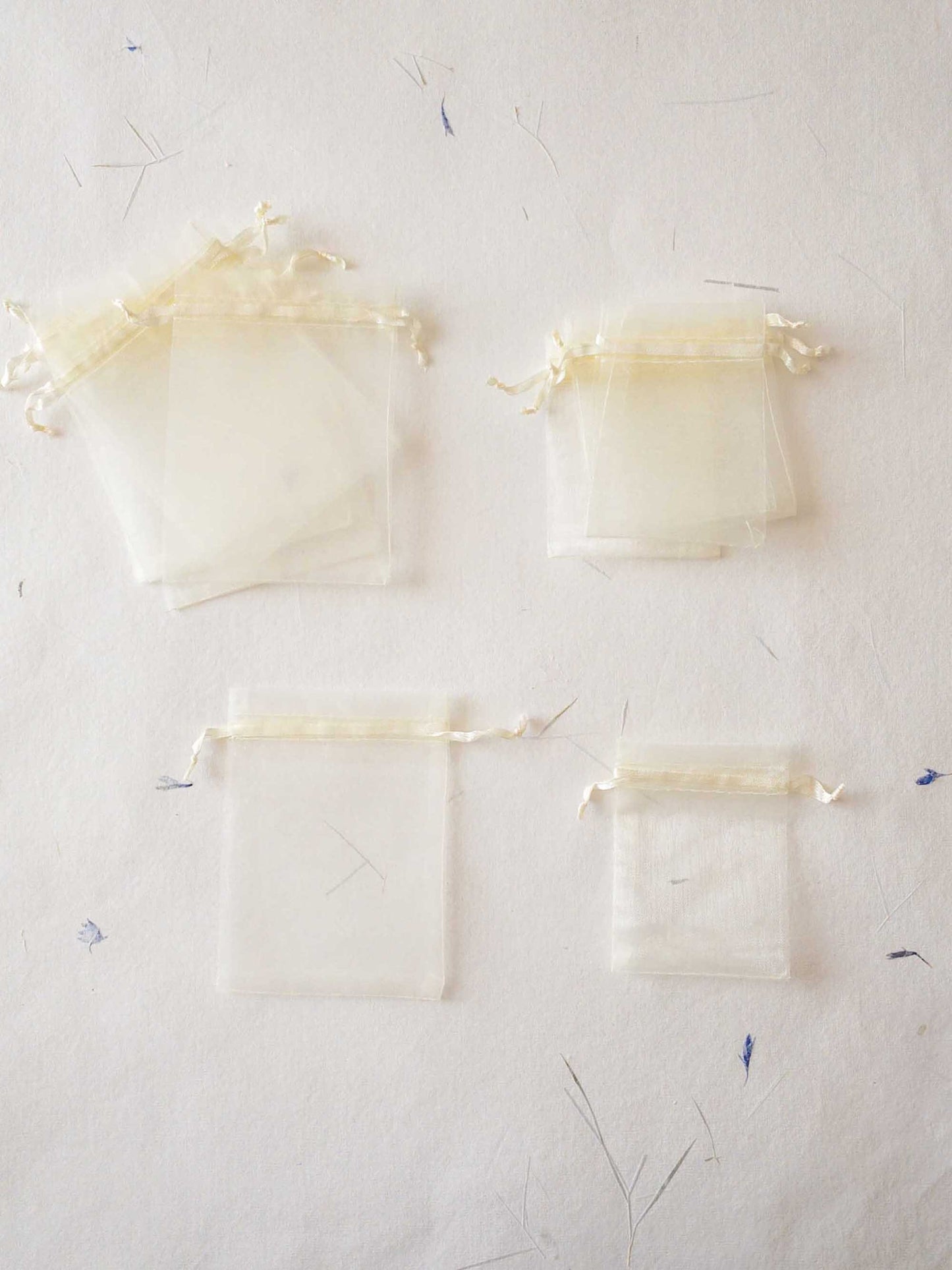Organza gift bags. warm white Organza sachets for Gifts or jewellery Organza Pouches. Wedding party gift. Bag for wedding favor.