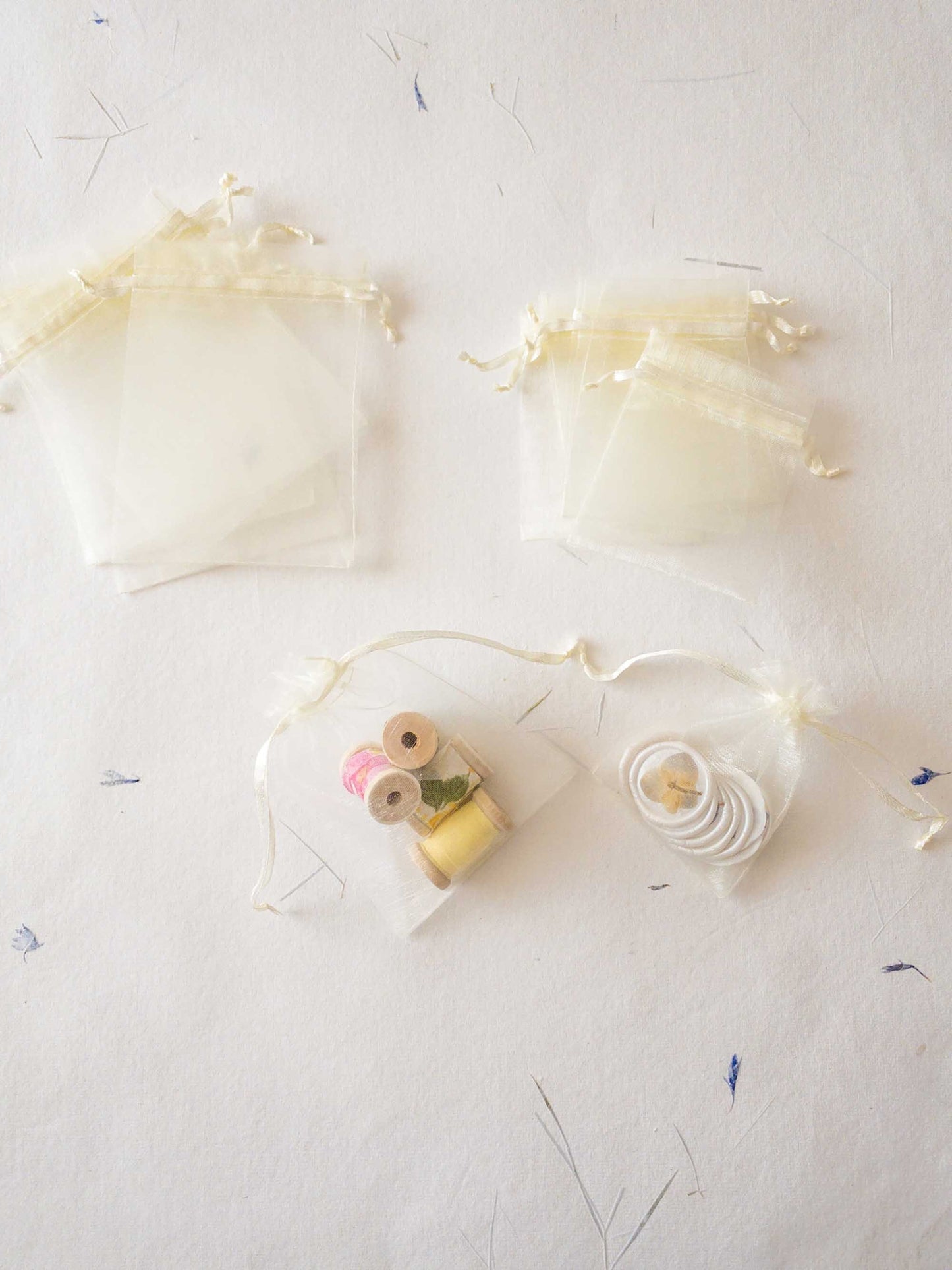 Organza gift bags. warm white Organza sachets for Gifts or jewellery Organza Pouches. Wedding party gift. Bag for wedding favor.