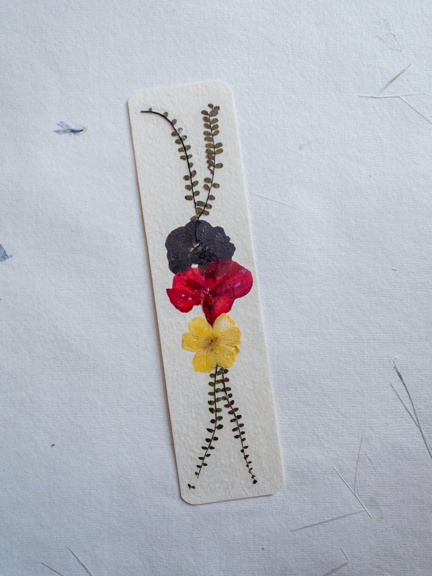 pressed flower bookmark, mixed flowers, handmade bookmark, gift, dried flower, fleur séchée , marque page