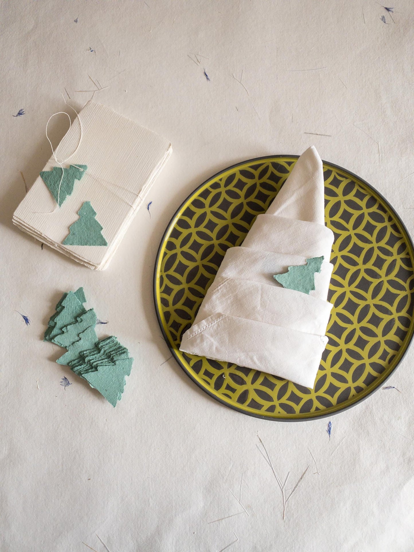 SET OF 10 Christmas Tree gift tags, white tags, Christmas place cards , paper tags, Gift tags, Handmade paper gift tag, , Favor tags,