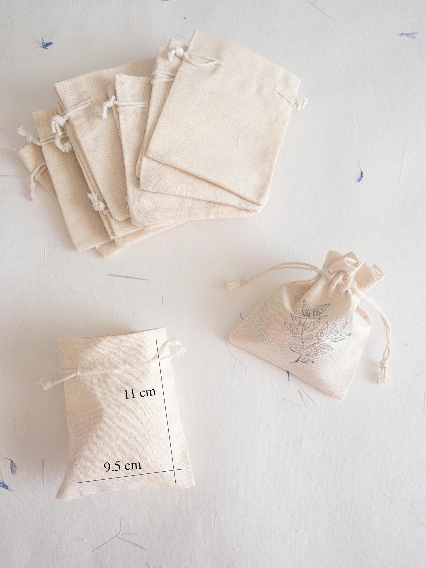 SET OF 10 cotton gift bags. warm white Fustian cotton sachets for Gifts or jewellery Pouches. Wedding party gift. Bag for wedding favor.