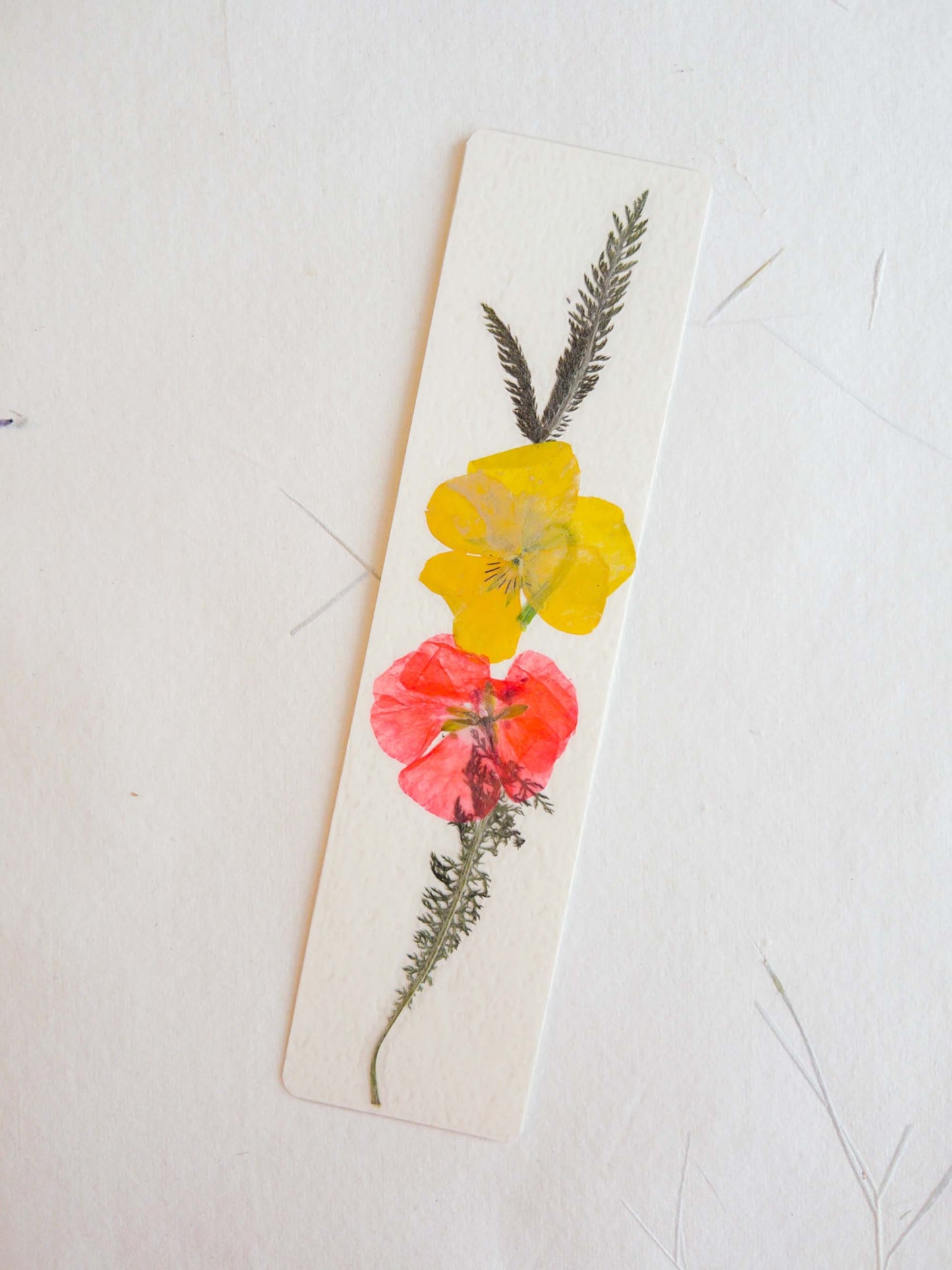 pressed flower bookmark, mixed flowers, handmade bookmark, gift, dried flower, fleur séchée , marque page