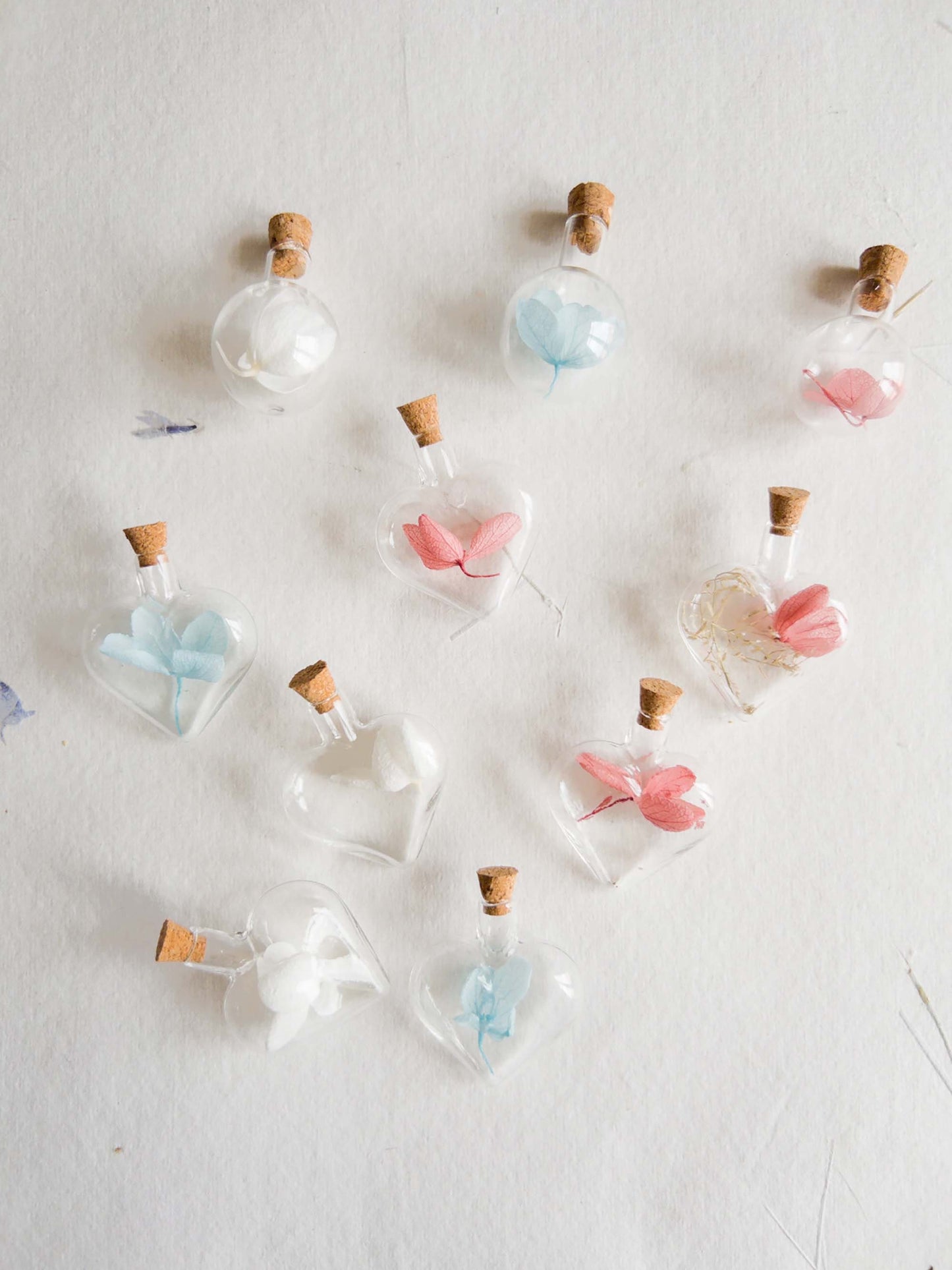 Heart and Round Glass bottle of dried flowers, mixed flowers, dried flowers in a bottle ,Wedding gift, dried flower, fleur séchée ,