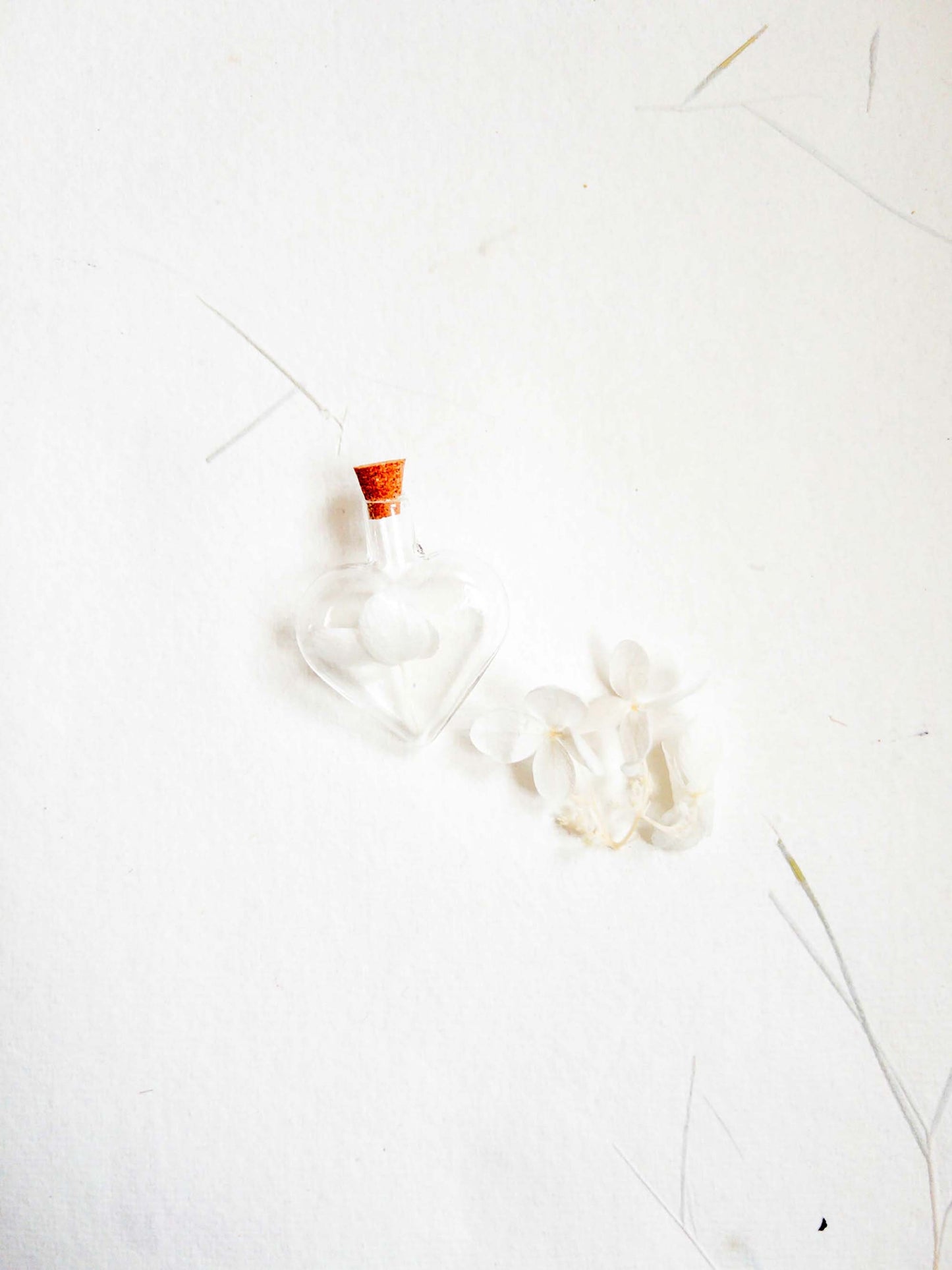 Heart and Round Glass bottle of dried flowers, mixed flowers, dried flowers in a bottle ,Wedding gift, dried flower, fleur séchée ,