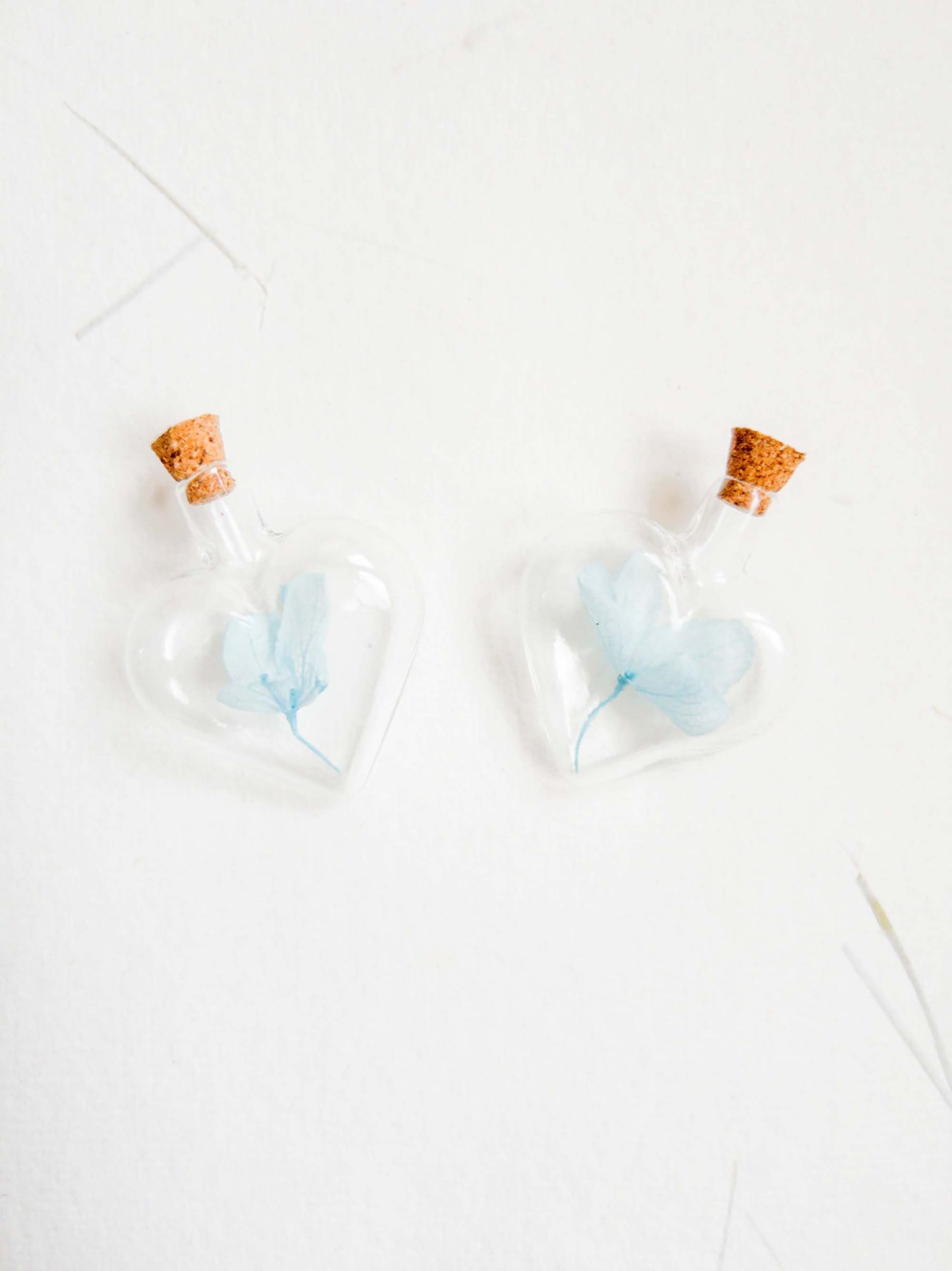 Heart and Round Glass bottle of dried flowers, mixed flowers, dried flowers in a bottle ,Wedding gift, dried flower, fleur séchée ,