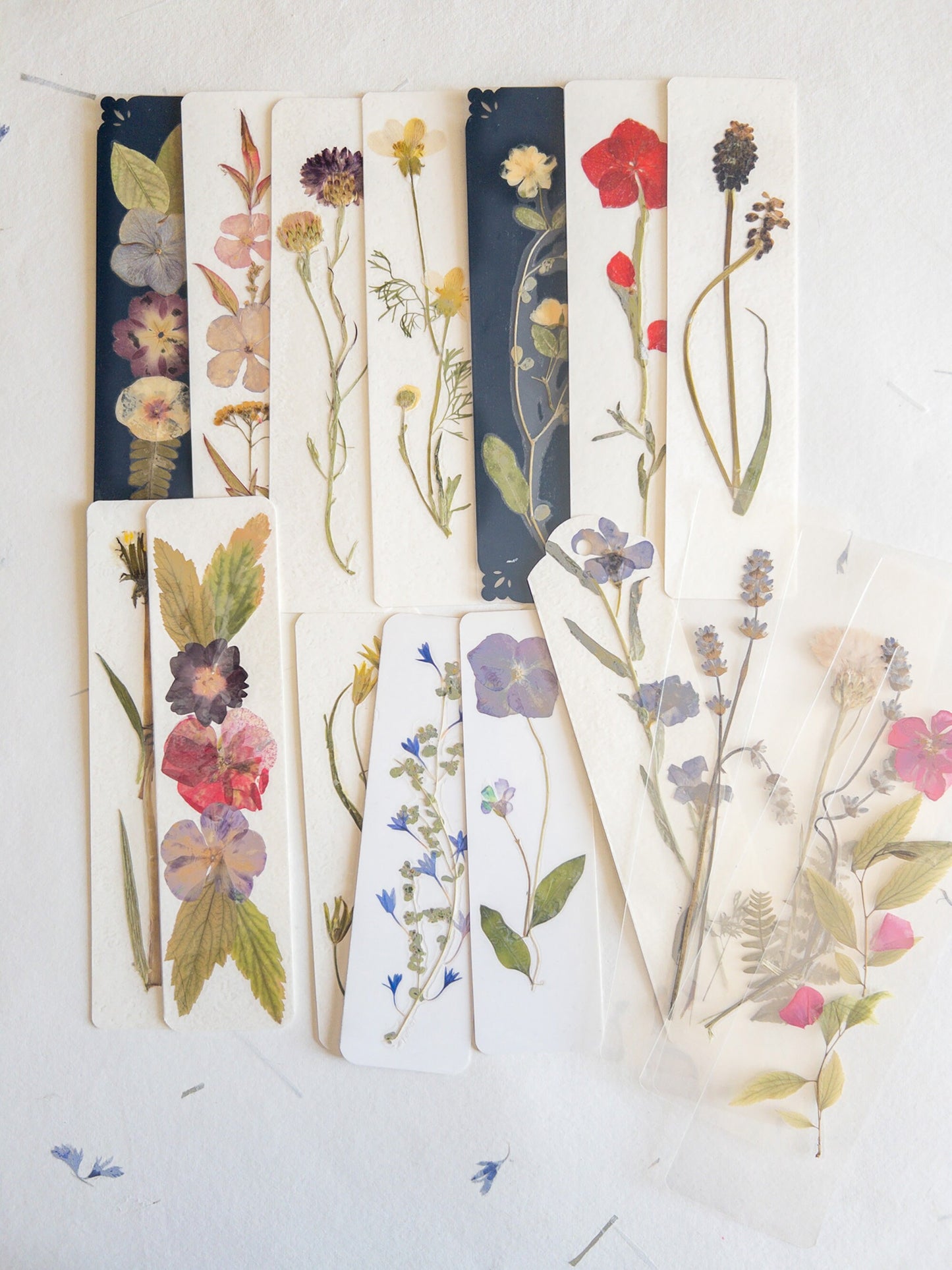 Pressed flower bookmark ""SET of 5 "" Mystery selection , Kraft paper, handmade bookmark, dried flower, fleur séchée , marque page