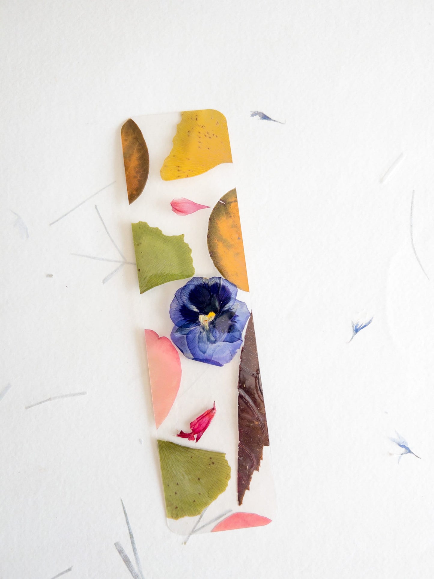 pressed flower bookmark, mixed flowers, handmade bookmark, gift, dried flower, fleur séchée , marque page