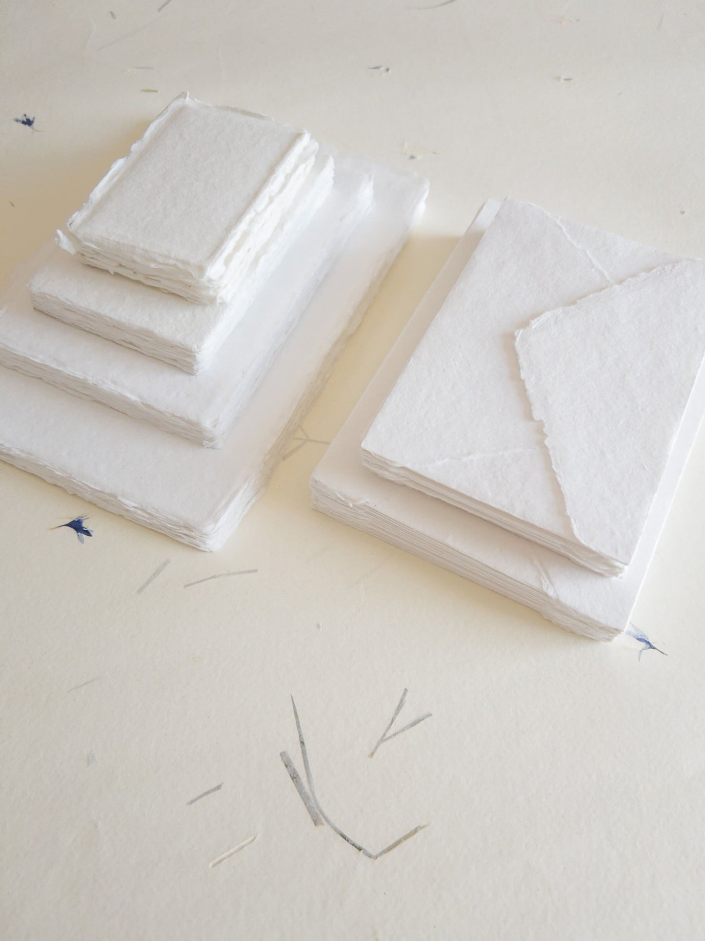 Pack of 10 Assorted sizes WHITE DECKLE EDGE Paper, multiple sizes Handmade paper and envelope, Handmade Cotton Rag Envelopes, papier coton
