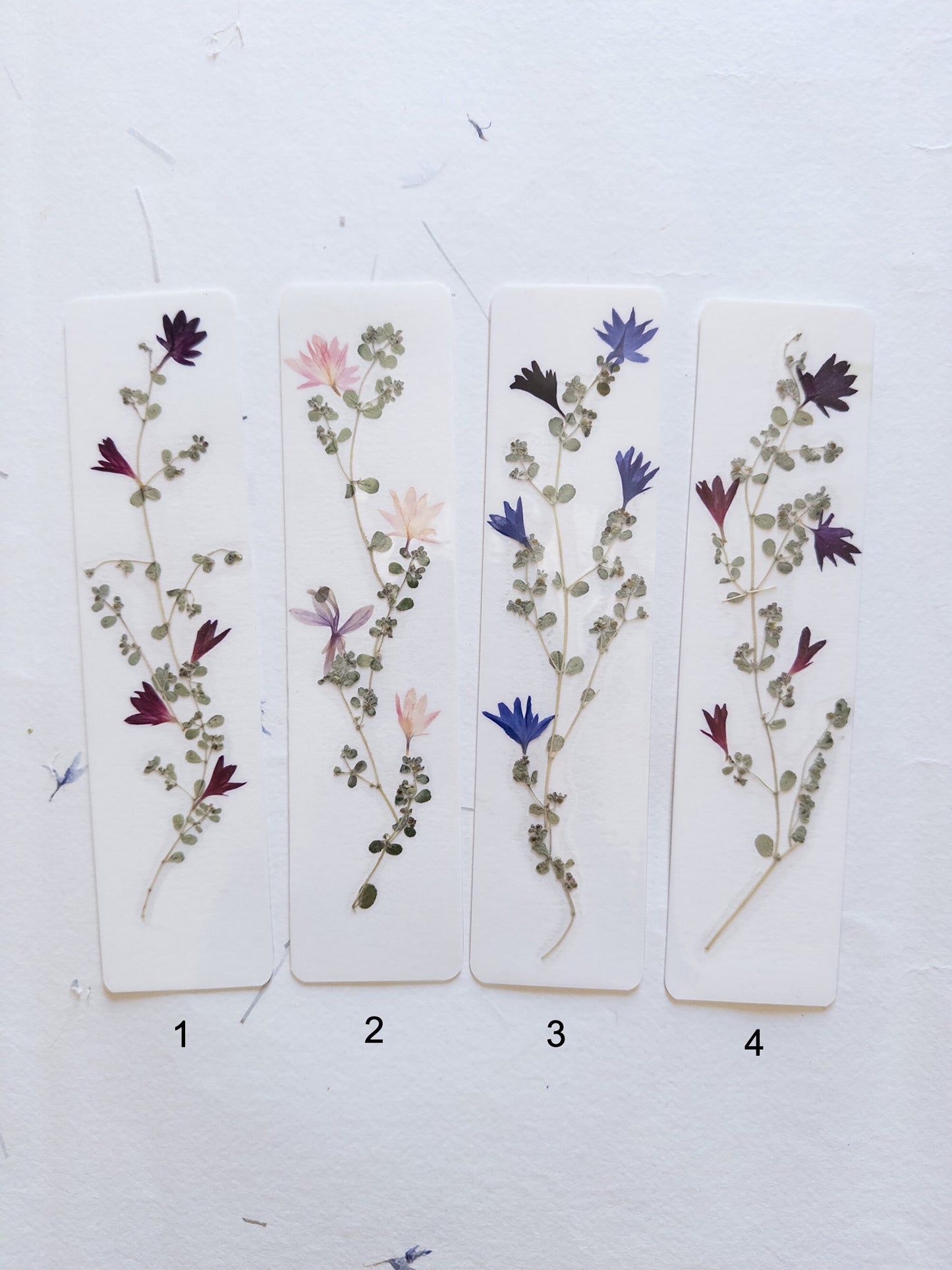 Pressed flower bookmark on handmade cotton paper, cornflower , handmade bookmark, gift, dried flower, fleur séchée , marque page Le Bleuet