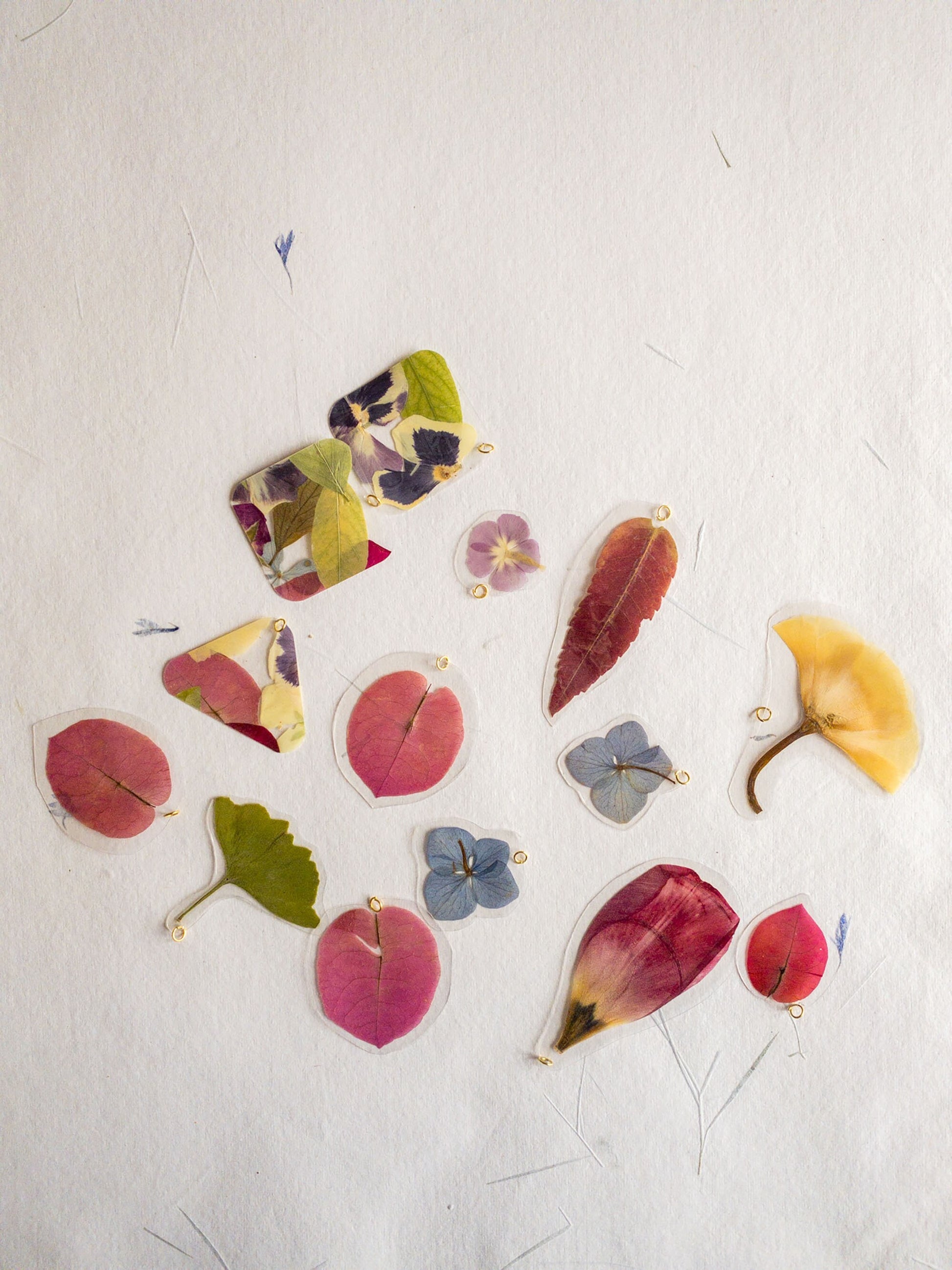 pressed flower keychain, mixed flowers, handmade bookmark, gift, dried flower, fleur séchée , Trousseau de clés