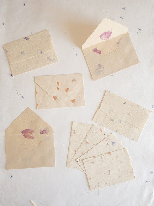 SET OF FIVE Handmade Deckle Paper with Envelop, real pressed flower A5 & A6 paper, Invitation Paper, inkjet paper, Papier Fait Main