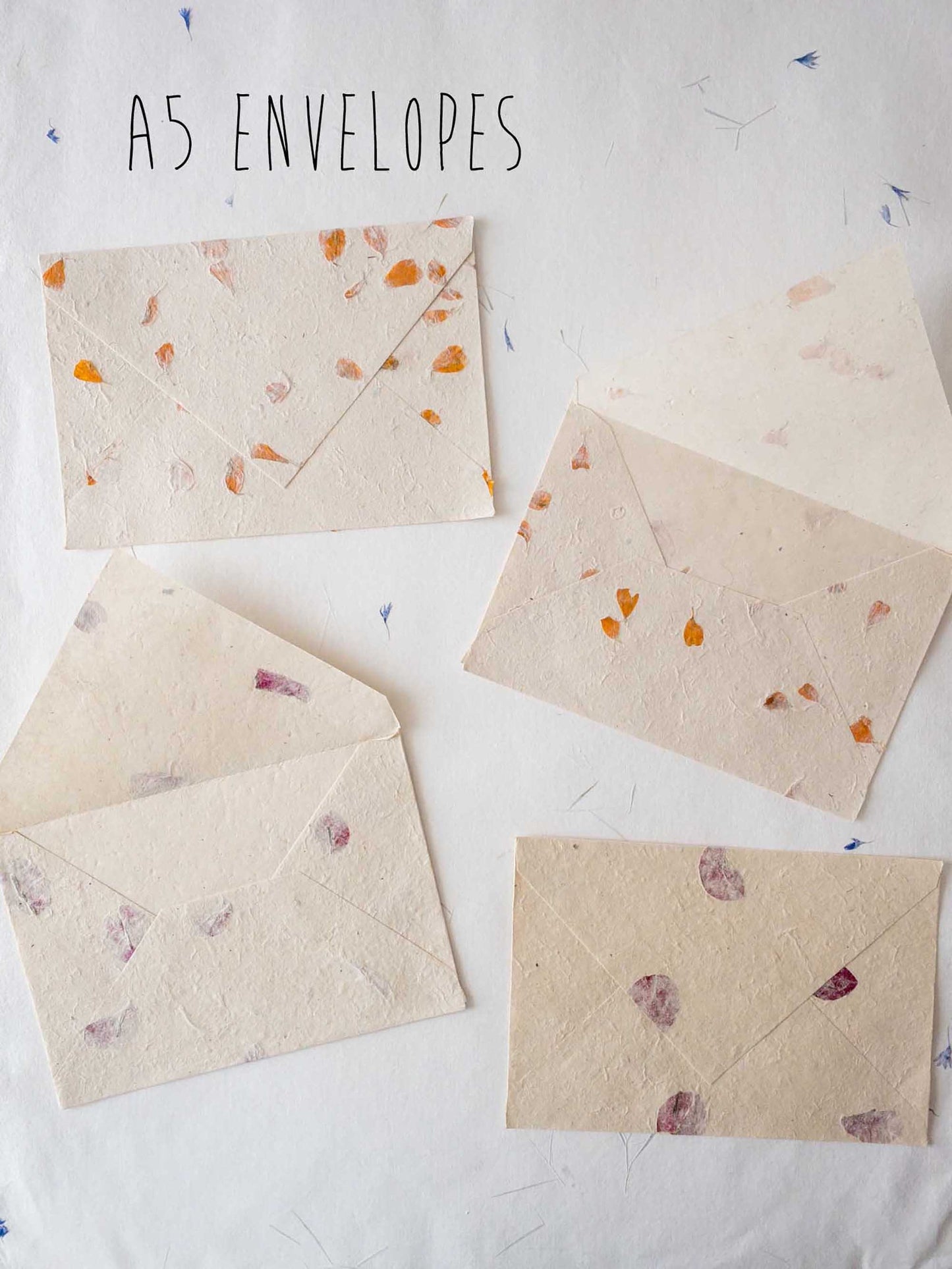 SET OF FIVE Handmade Deckle Paper with Envelop, real pressed flower A5 & A6 paper, Invitation Paper, inkjet paper, Papier Fait Main