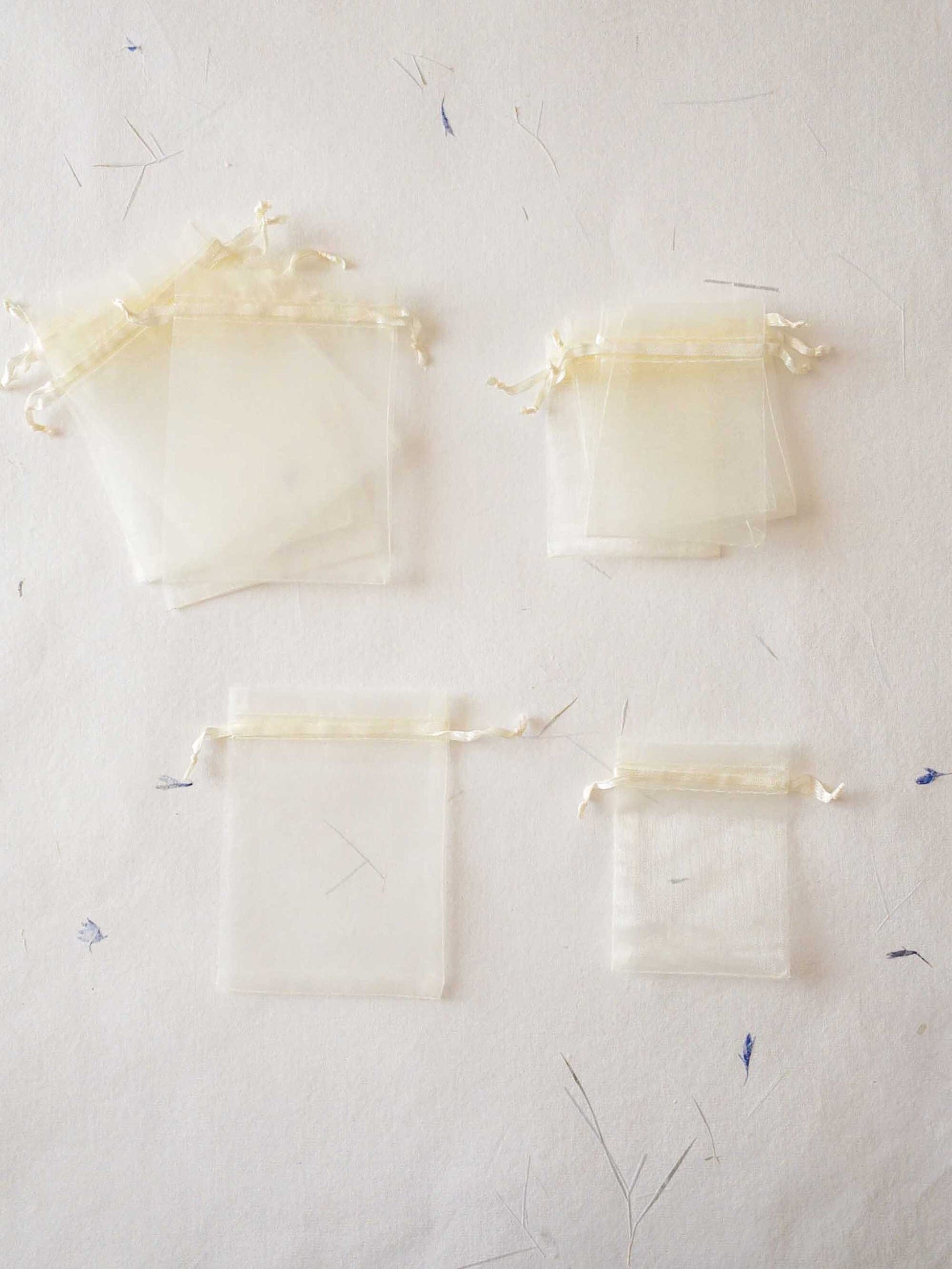 Organza gift bags. warm white Organza sachets for Gifts or jewellery Organza Pouches. Wedding party gift. Bag for wedding favor.