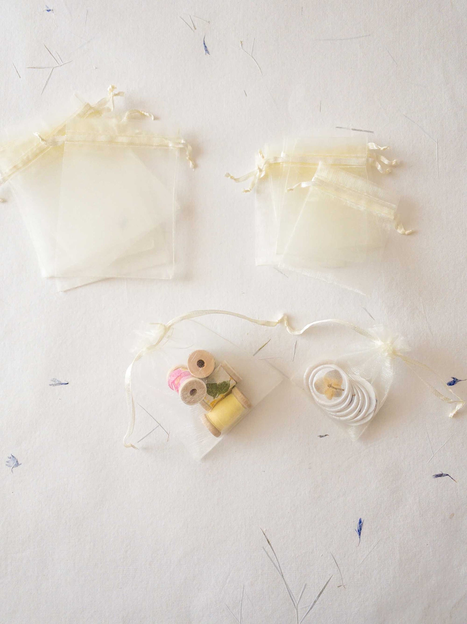 Organza gift bags. warm white Organza sachets for Gifts or jewellery Organza Pouches. Wedding party gift. Bag for wedding favor.