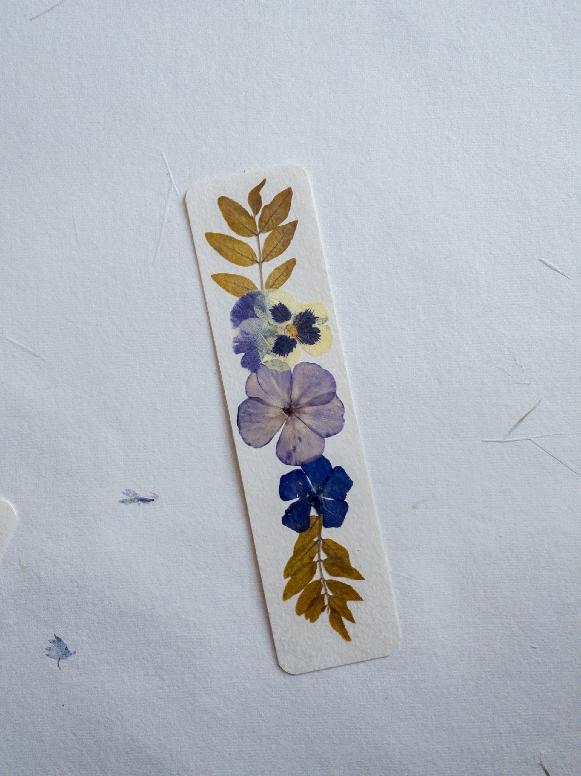 pressed flower bookmark, mixed flowers, handmade bookmark, gift, dried flower, fleur séchée , marque page