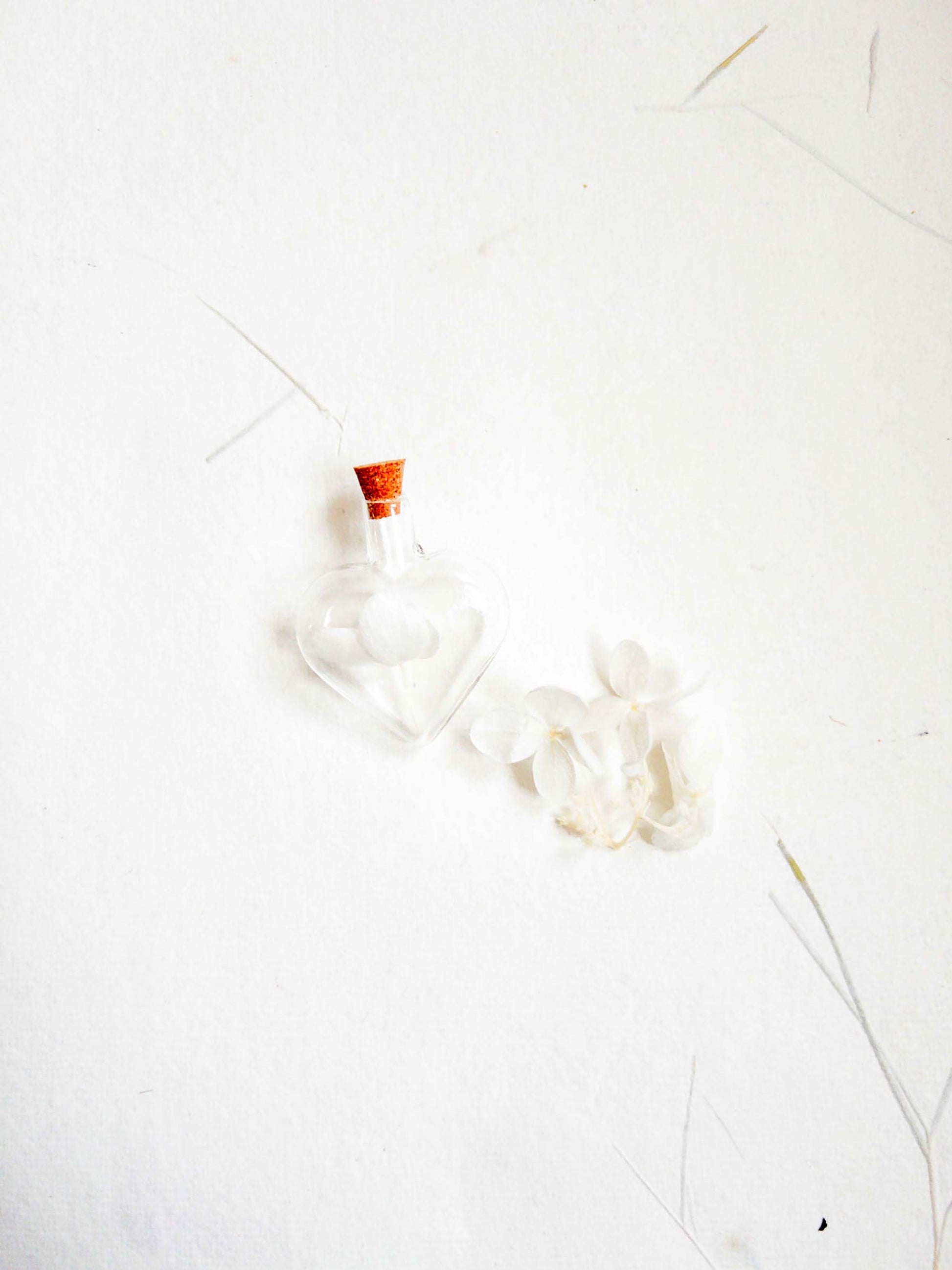 Heart and Round Glass bottle of dried flowers, mixed flowers, dried flowers in a bottle ,Wedding gift, dried flower, fleur séchée ,