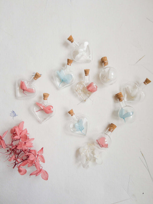 Heart and Round Glass bottle of dried flowers, mixed flowers, dried flowers in a bottle ,Wedding gift, dried flower, fleur séchée ,