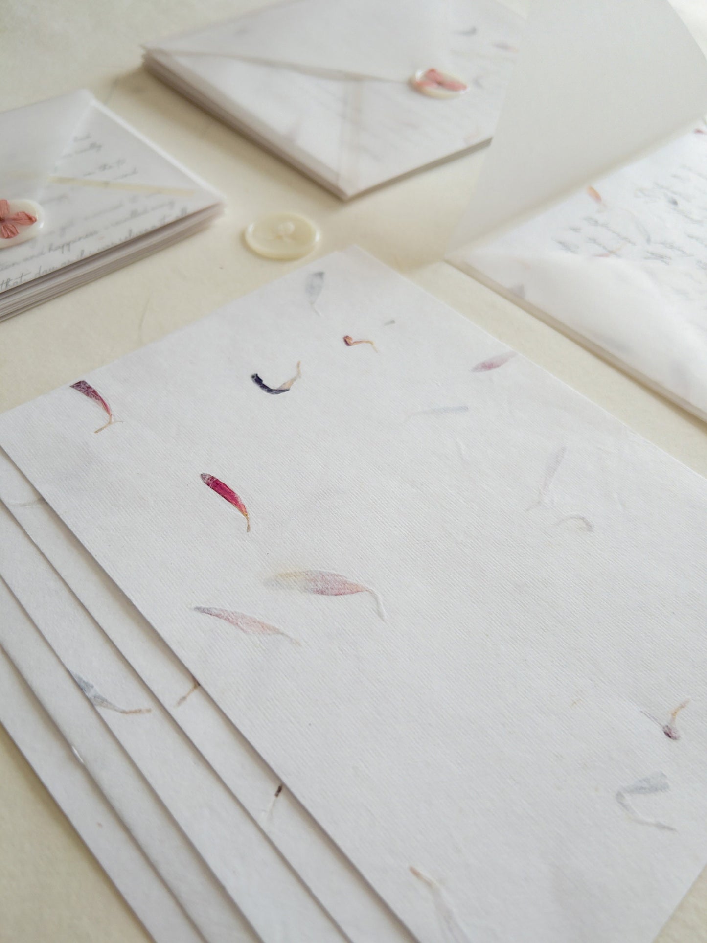 SET OF FIVE Handmade Paper with Envelop,AsterFlower, real pressed flower A5 & A6 paper, Invitation Paper, inkjet paper, Papier Fait Main