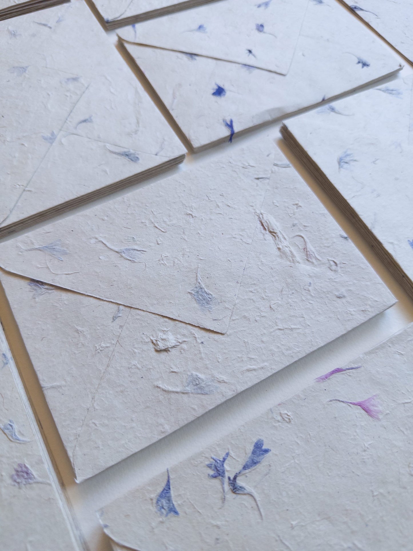 Corn Flower paper SET OF FIVE Handmade paper with Envelop, pressed flower paper 5x7 paper, A6 paper, Invitation Paper, Papier Fait Main