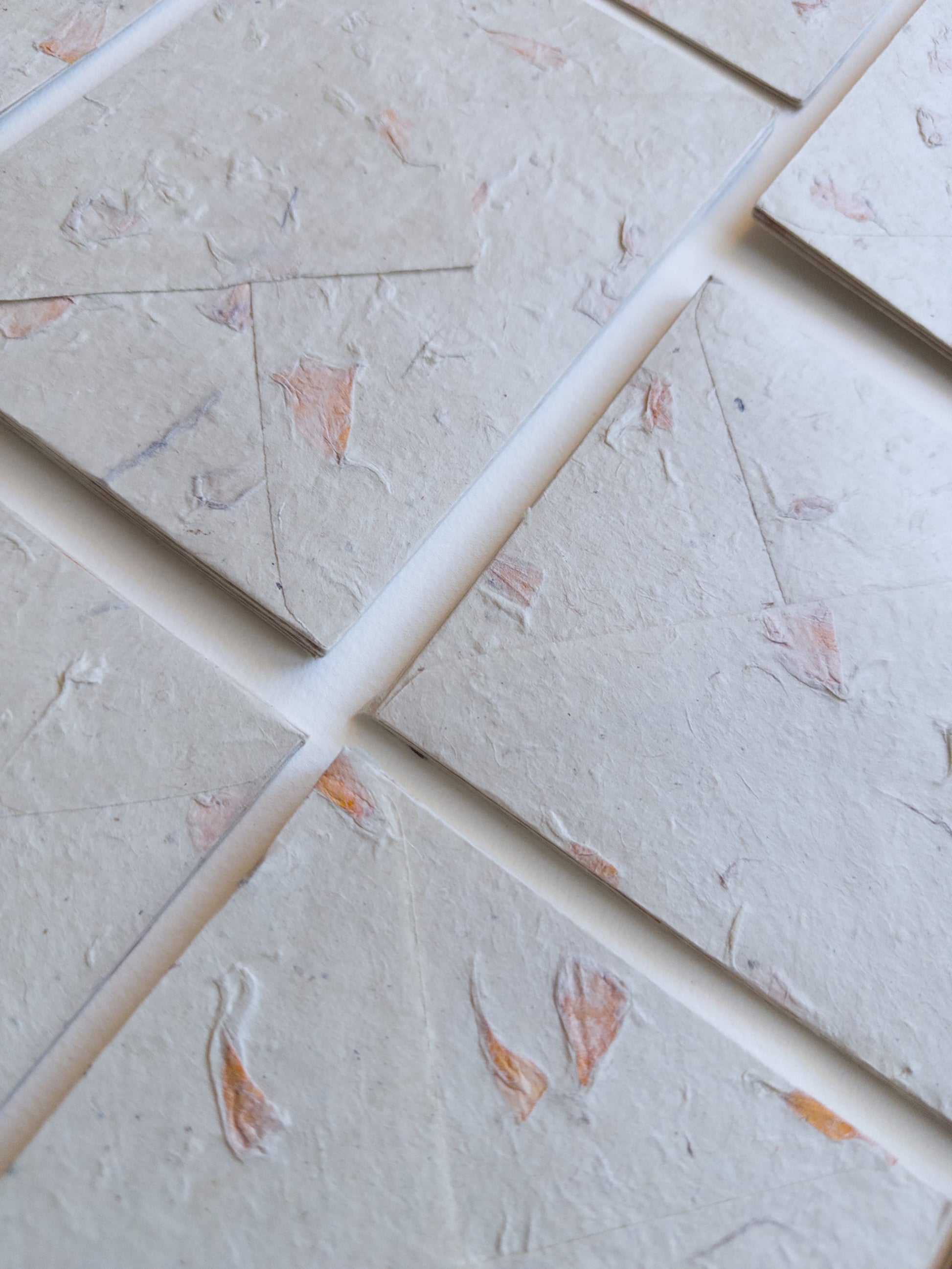 Marigold paper SET OF FIVE Handmade paper with Envelop, pressed flower paper 5x7 paper, A6 paper, Invitation Paper, Papier Fait Main