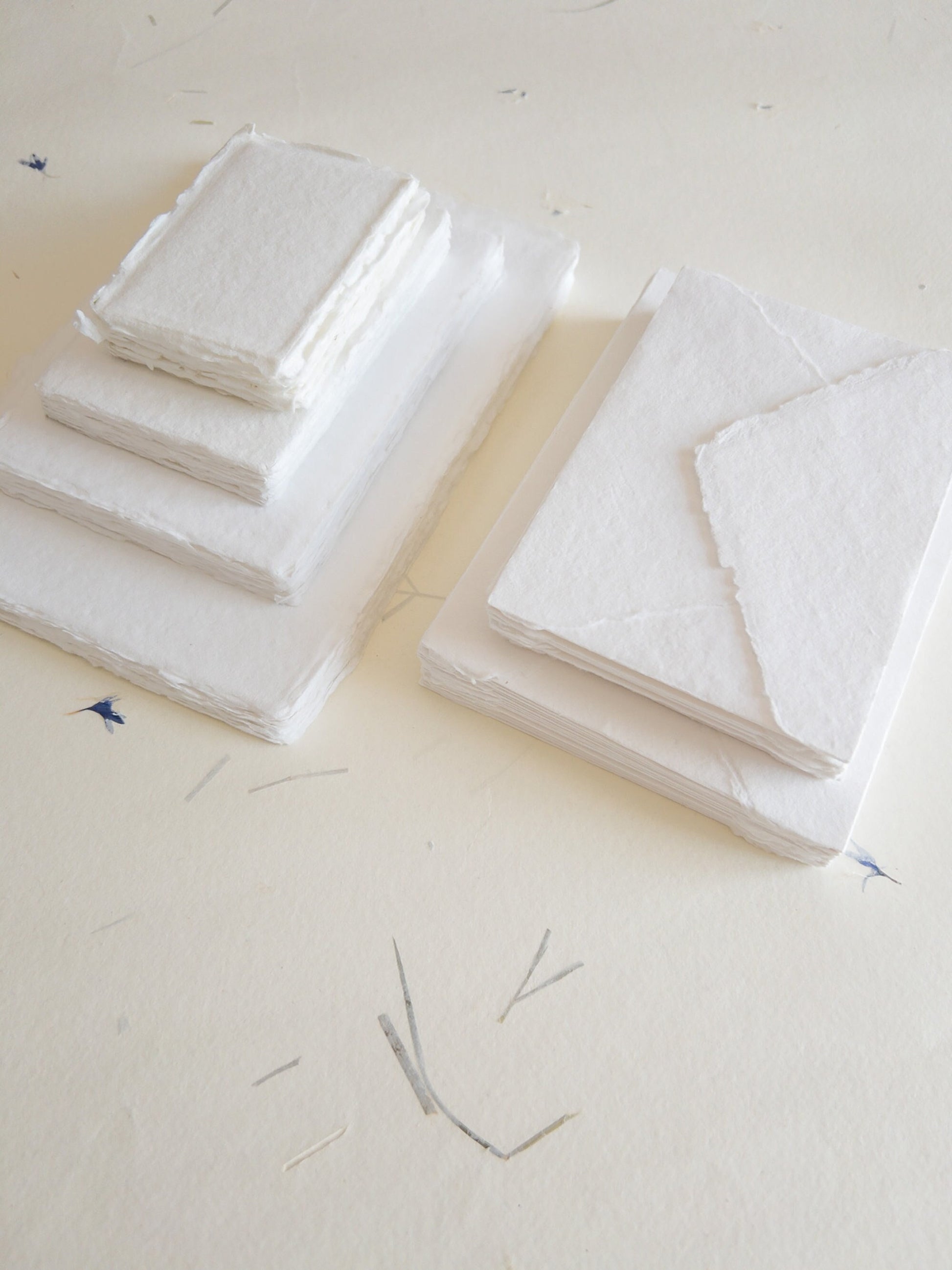 Pack of 10 Assorted sizes WHITE DECKLE EDGE Paper, multiple sizes Handmade paper and envelope, Handmade Cotton Rag Envelopes, papier coton