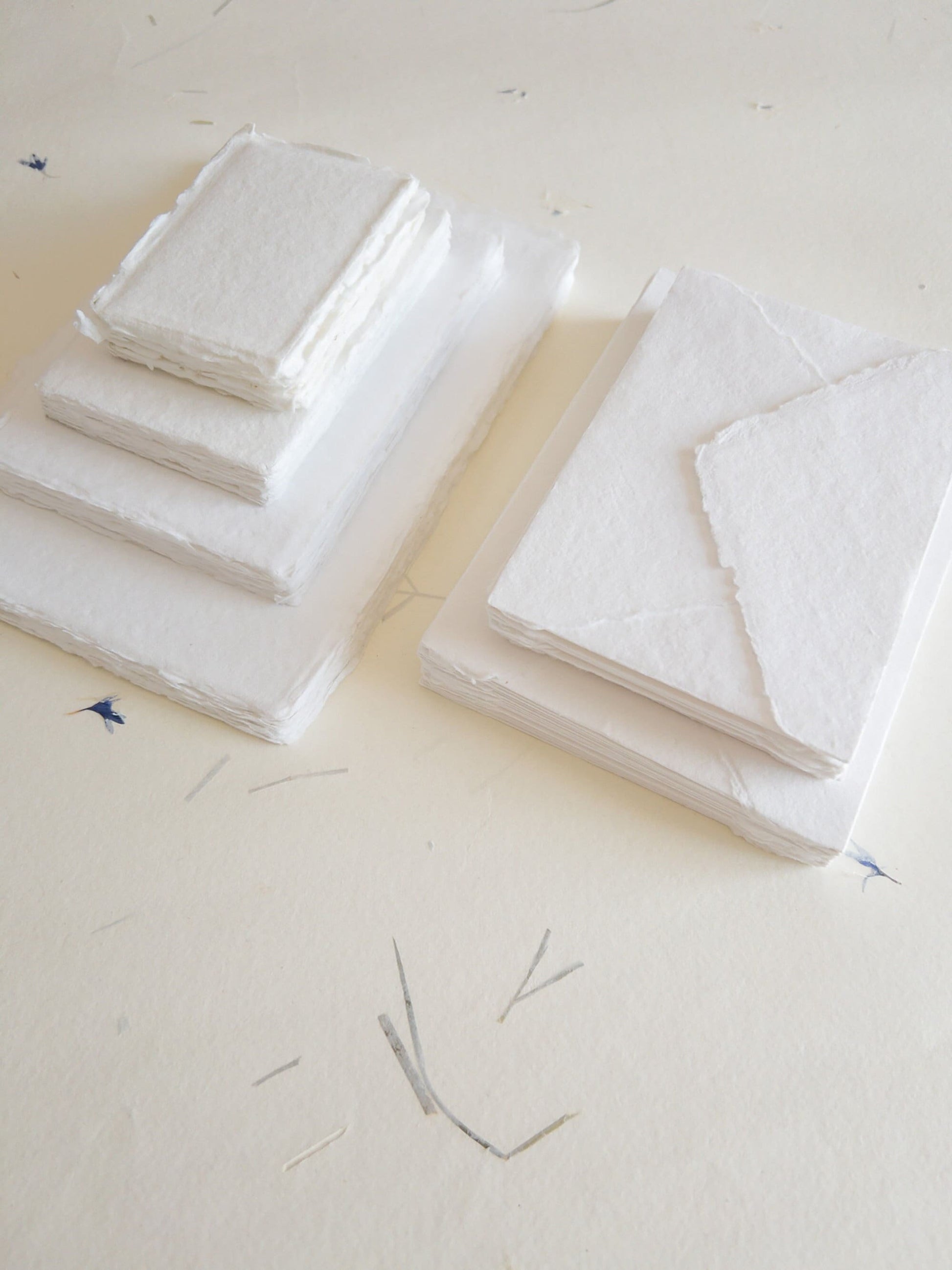 Pack of 10 Assorted sizes WHITE DECKLE EDGE Paper, multiple sizes Handmade paper and envelope, Handmade Cotton Rag Envelopes, papier coton