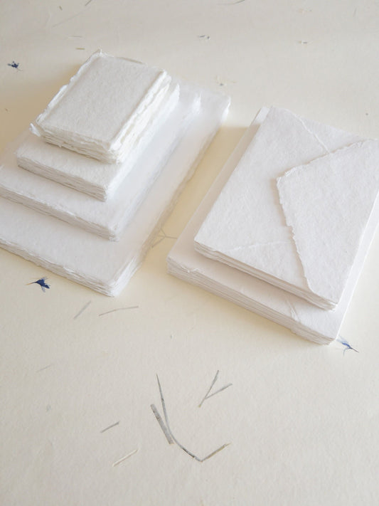 Pack of 10 Assorted sizes WHITE DECKLE EDGE Paper, multiple sizes Handmade paper and envelope, Handmade Cotton Rag Envelopes, papier coton