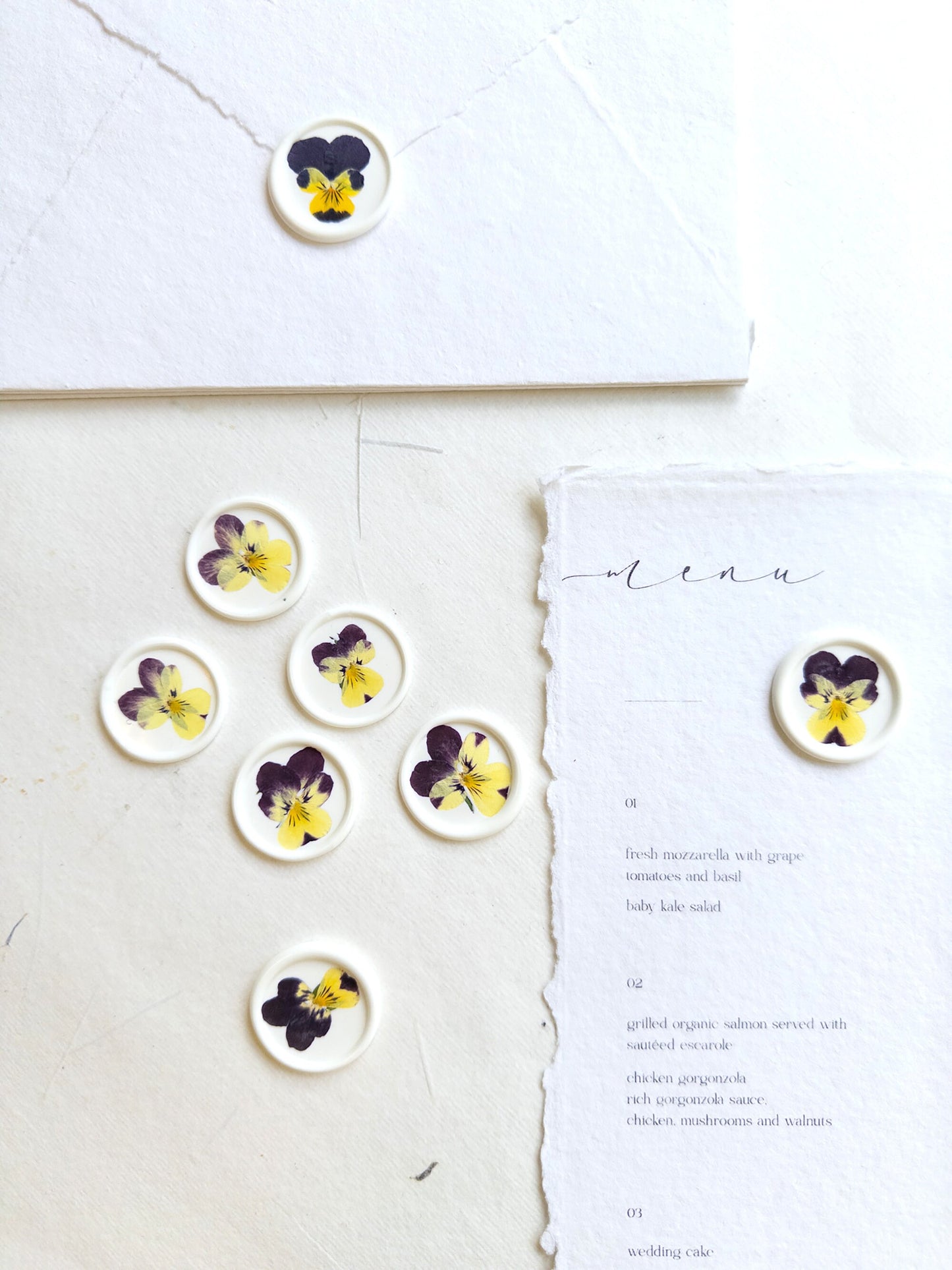 Pansy Pressed flower Seals, Self Adhesive Wax Seals, wedding DIY, flower Wax Seals, pensée fleur Wax Seals, Wedding Wax Seal Stickers