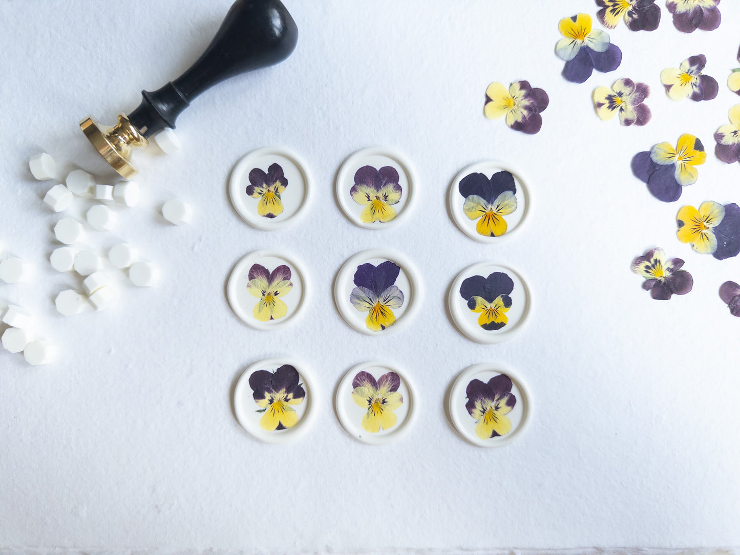 Pansy Pressed flower Seals, Self Adhesive Wax Seals, wedding DIY, flower Wax Seals, pensée fleur Wax Seals, Wedding Wax Seal Stickers