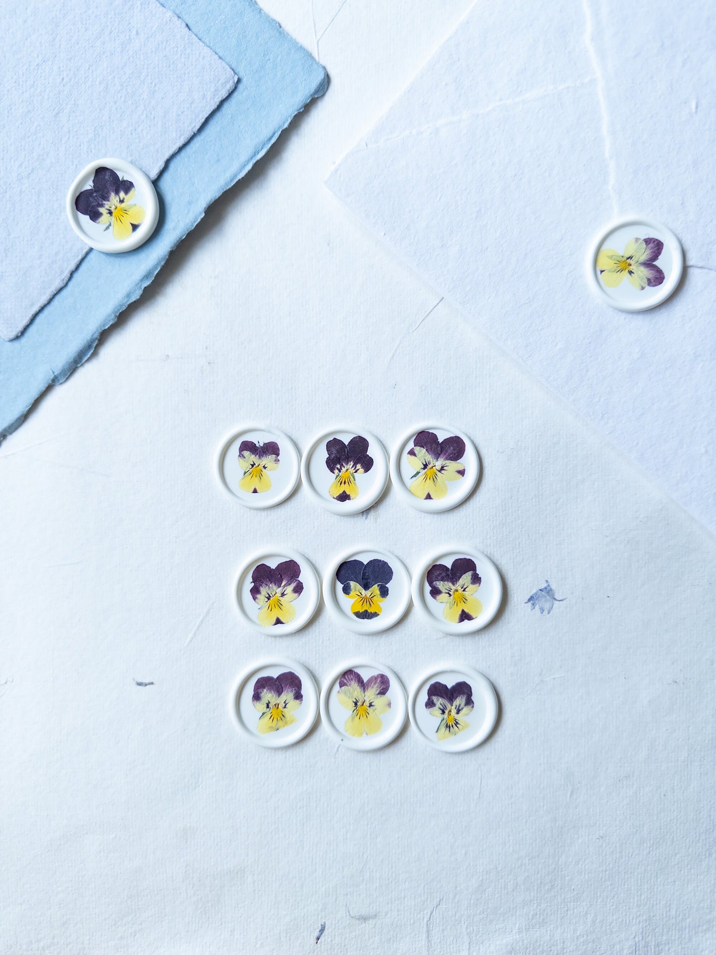 Pansy Pressed flower Seals, Self Adhesive Wax Seals, wedding DIY, flower Wax Seals, pensée fleur Wax Seals, Wedding Wax Seal Stickers