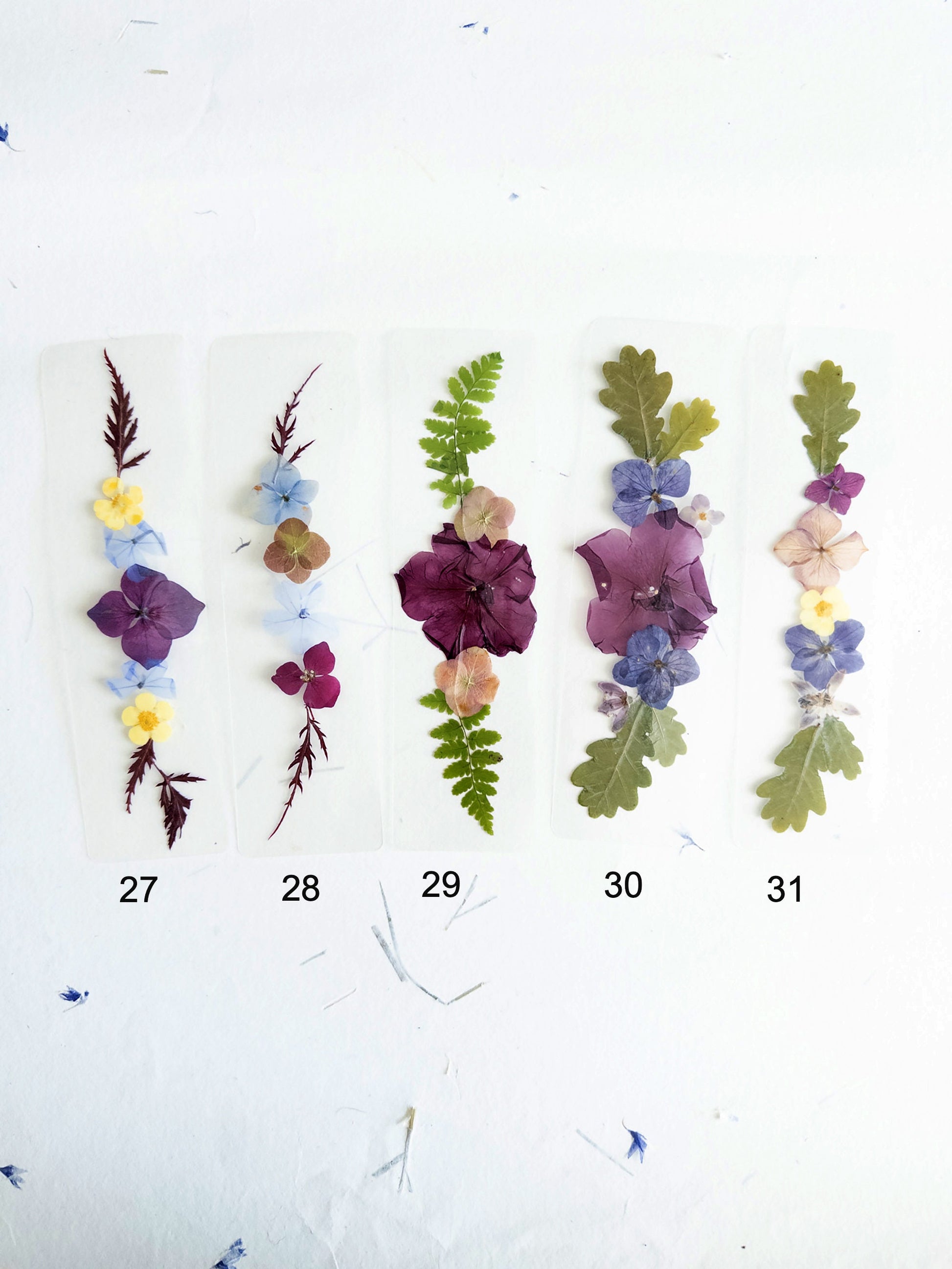 Transparent pressed flower bookmark, mixed flowers, handmade bookmark, gift, dried flower, fleur séchée , marque page laminated bookmark