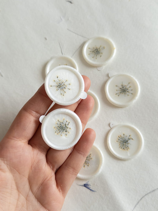 Queen Ann&#39;s lace flower wax seal