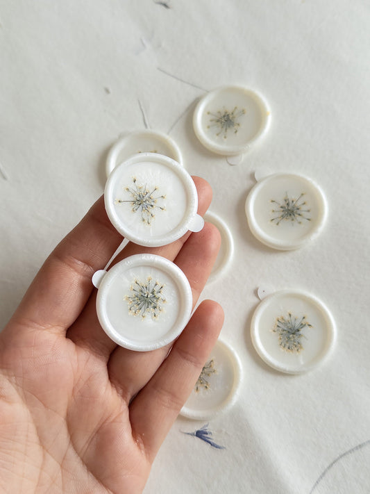 Queen Ann's lace flower wax seal
