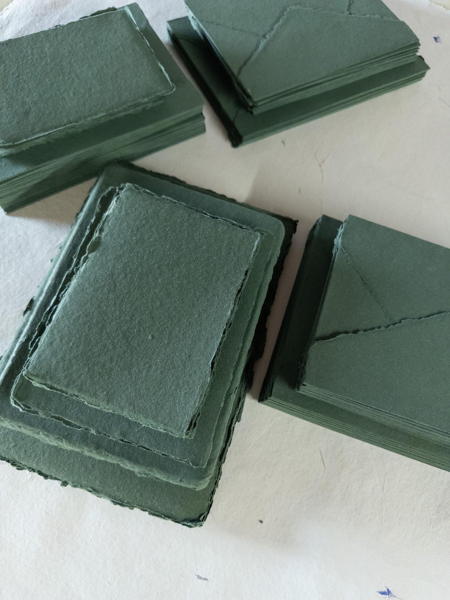 Pack of 10 Forest Green Deckle Edge Paper & Handmade Cotton Rag Envelopes - Assorted Sizes, Deep Green Stationery, Papier Coton, faire part