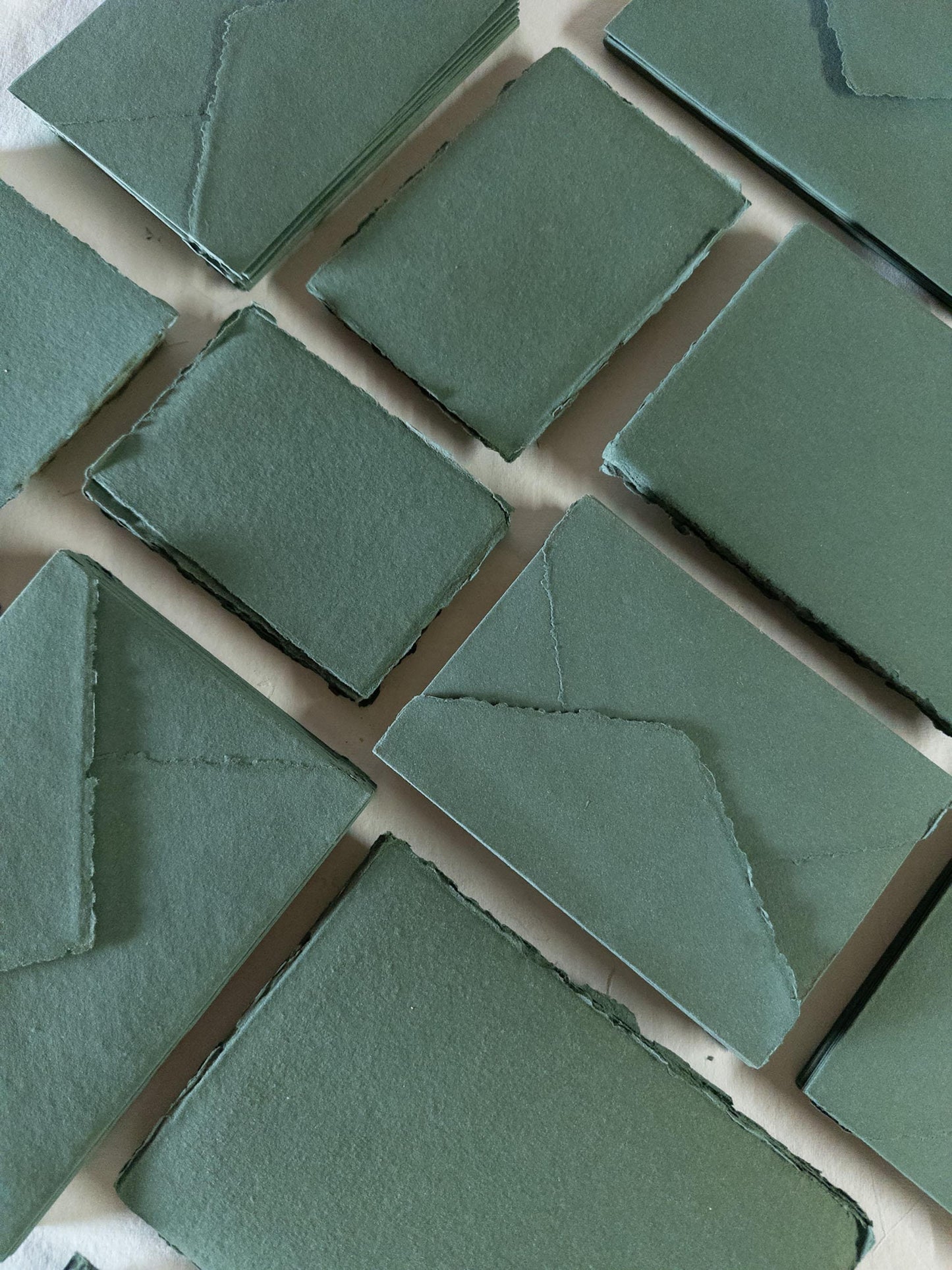 Pack of 10 Forest Green Deckle Edge Paper & Handmade Cotton Rag Envelopes - Assorted Sizes, Deep Green Stationery, Papier Coton, faire part