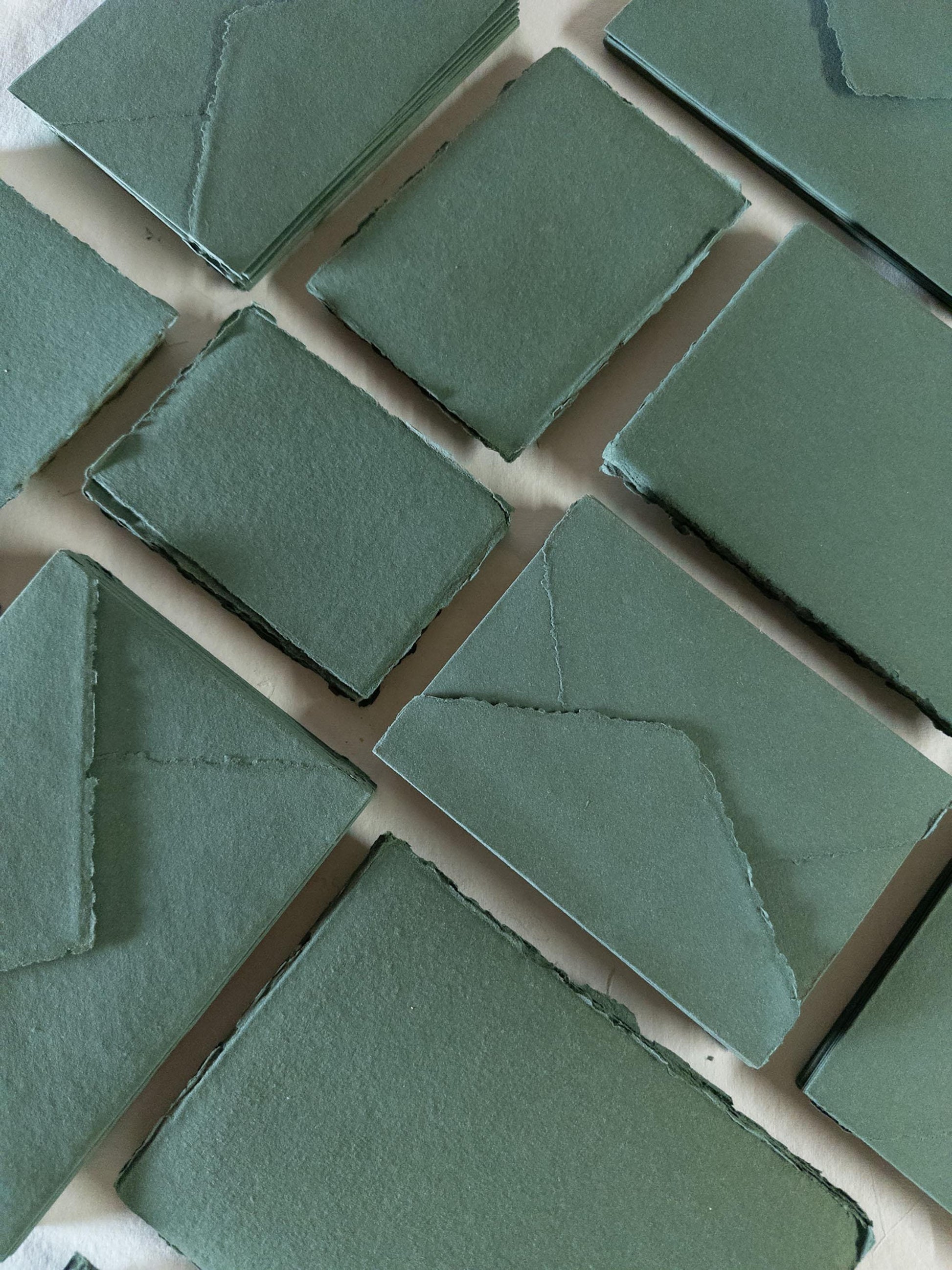 Pack of 10 Forest Green Deckle Edge Paper & Handmade Cotton Rag Envelopes - Assorted Sizes, Deep Green Stationery, Papier Coton, faire part