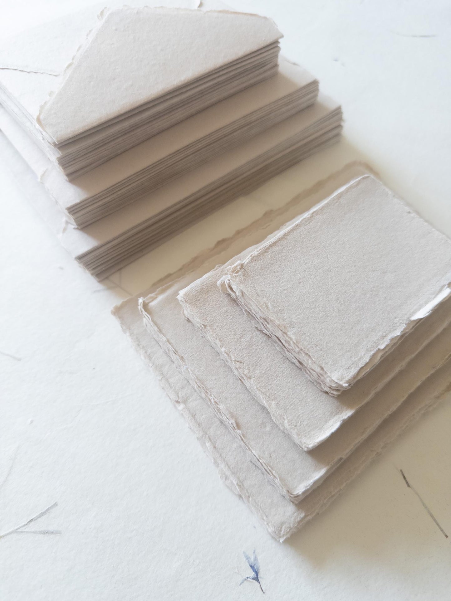 Beige paper Pack of 10 Handmade Beige Cotton Rag Paper & Envelopes – Deckle Edge, Beige Stationery, Assorted Sizes, Faire-Part, Papier Coton
