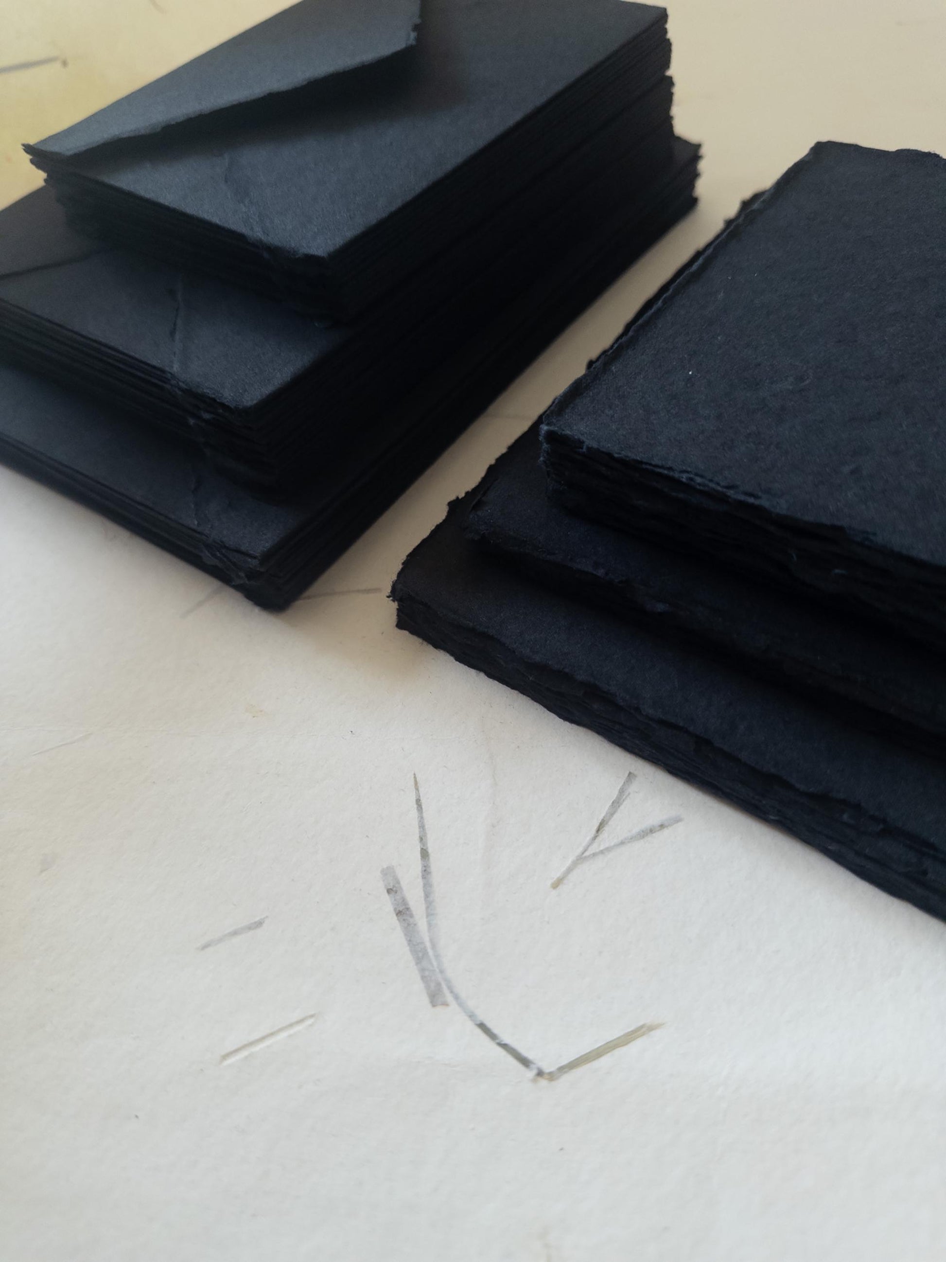 Black paper Pack of 10 Handmade Beige Cotton Rag Paper & Envelopes Deckle Edge, Stationery, Papier fait main Noir, Faire-Part, Papier Coton