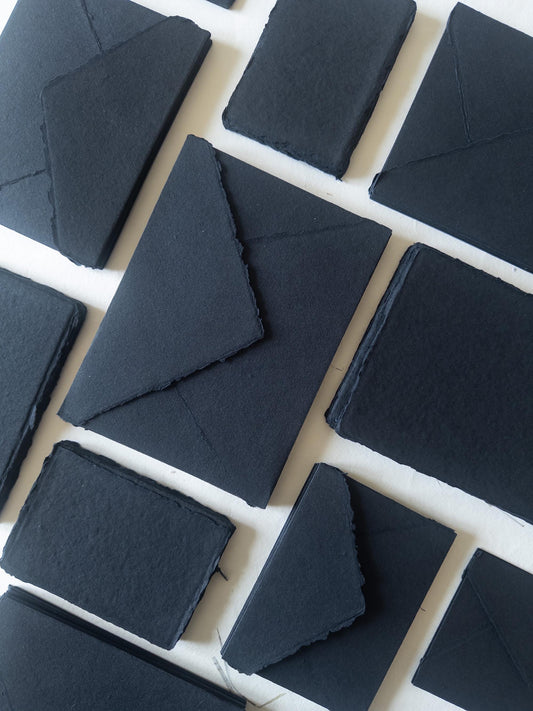 Black paper Pack of 10 Handmade Beige Cotton Rag Paper & Envelopes Deckle Edge, Stationery, Papier fait main Noir, Faire-Part, Papier Coton