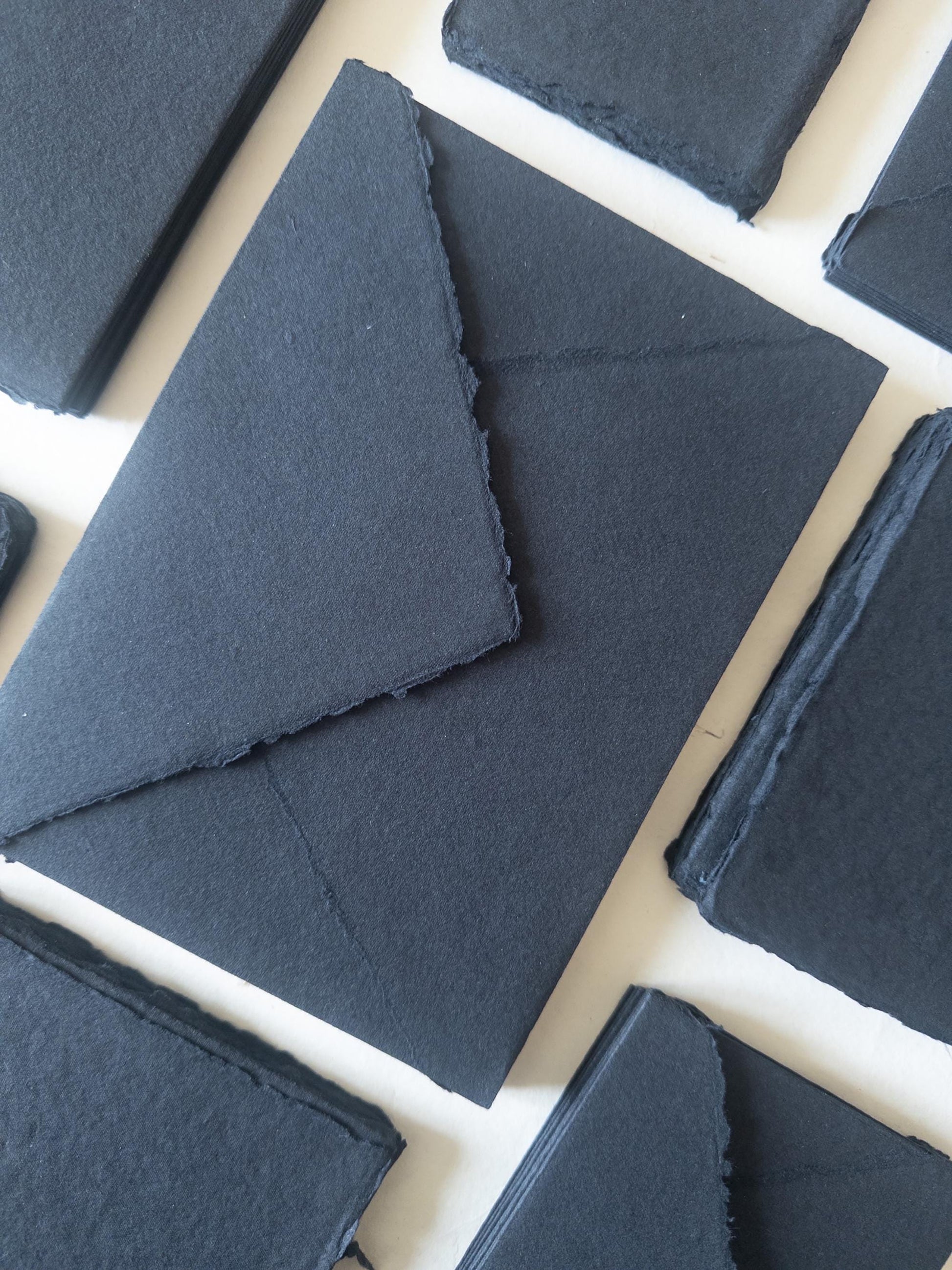 Black paper Pack of 10 Handmade Beige Cotton Rag Paper & Envelopes Deckle Edge, Stationery, Papier fait main Noir, Faire-Part, Papier Coton