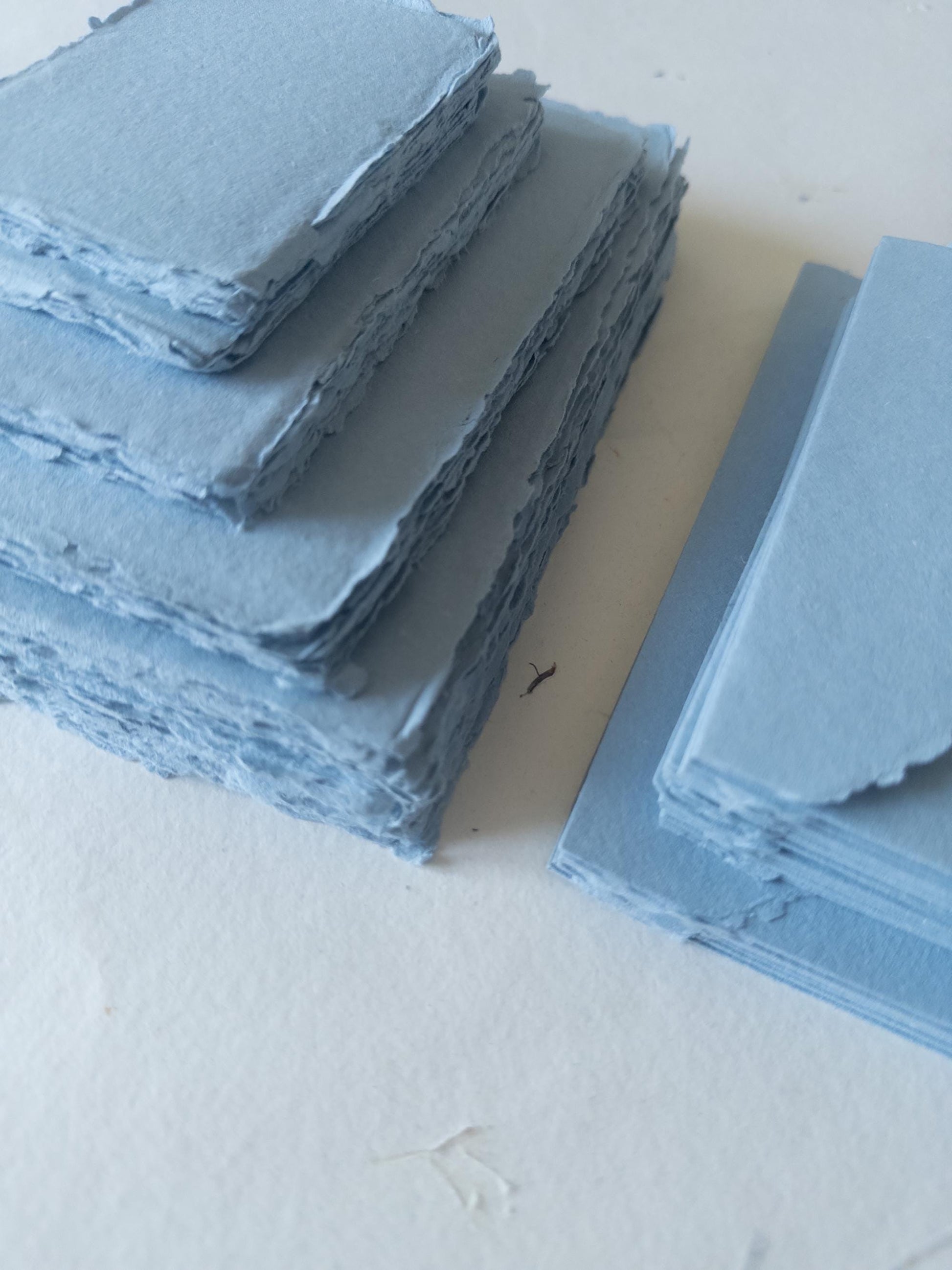 Dusty Blue paper Pack of 10 Handmadedeckle edge Rag Paper & Envelopes , French blue Stationery,papier bleu poudré, Faire-Part, Papier Coton