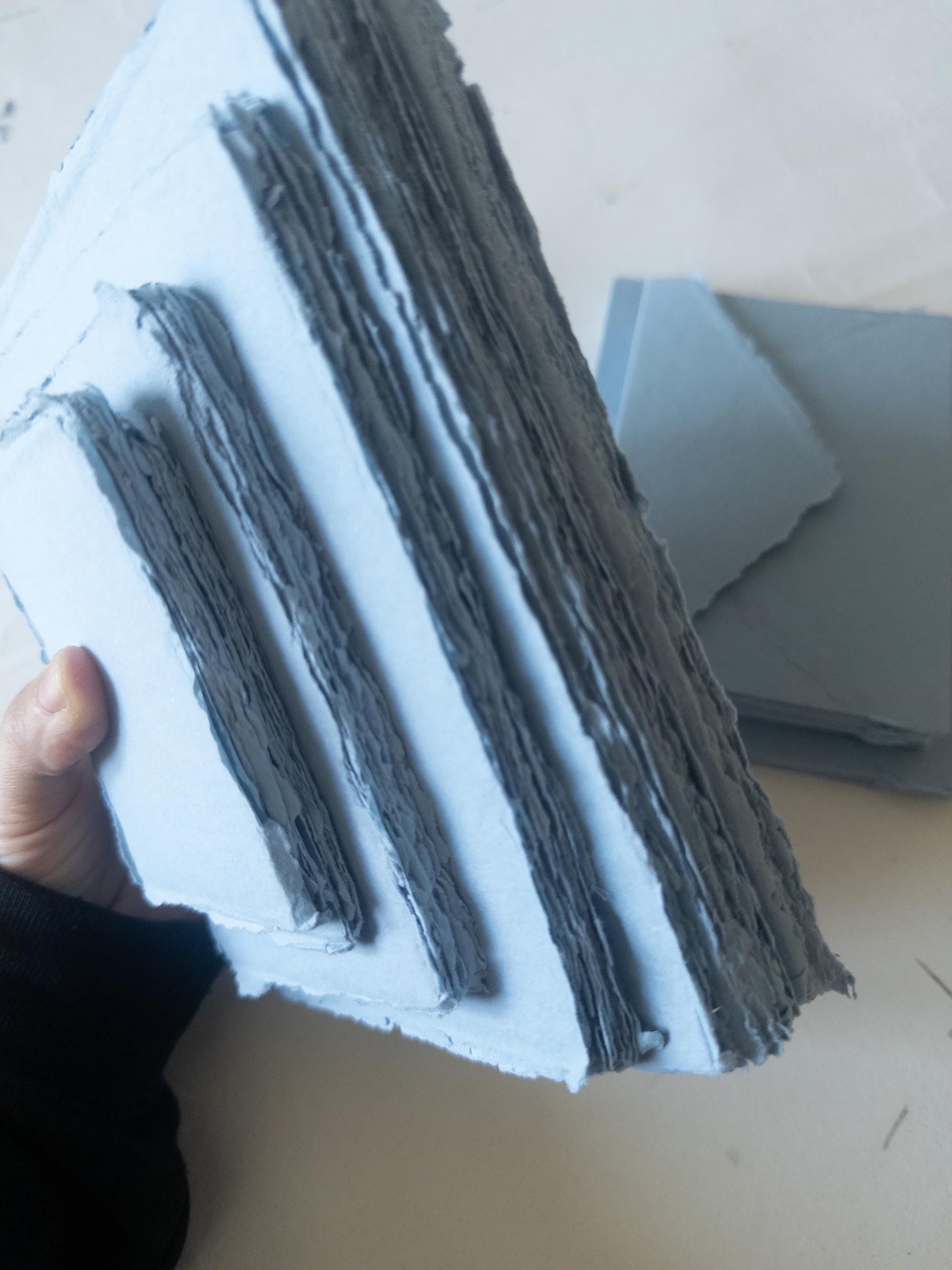 Dusty Blue paper Pack of 10 Handmadedeckle edge Rag Paper & Envelopes , French blue Stationery,papier bleu poudré, Faire-Part, Papier Coton