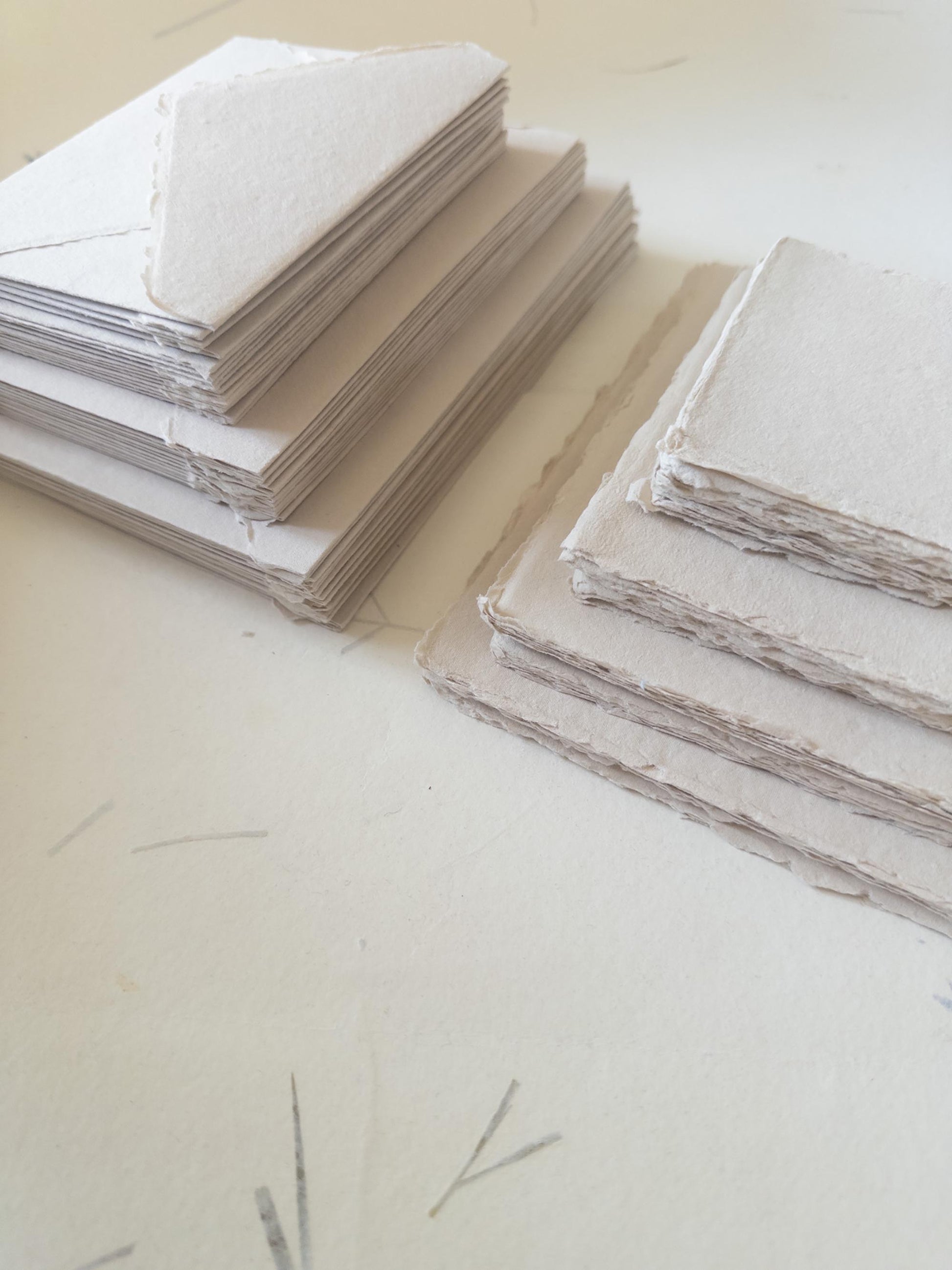 Beige paper Pack of 10 Handmade Beige Cotton Rag Paper & Envelopes – Deckle Edge, Beige Stationery, Assorted Sizes, Faire-Part, Papier Coton