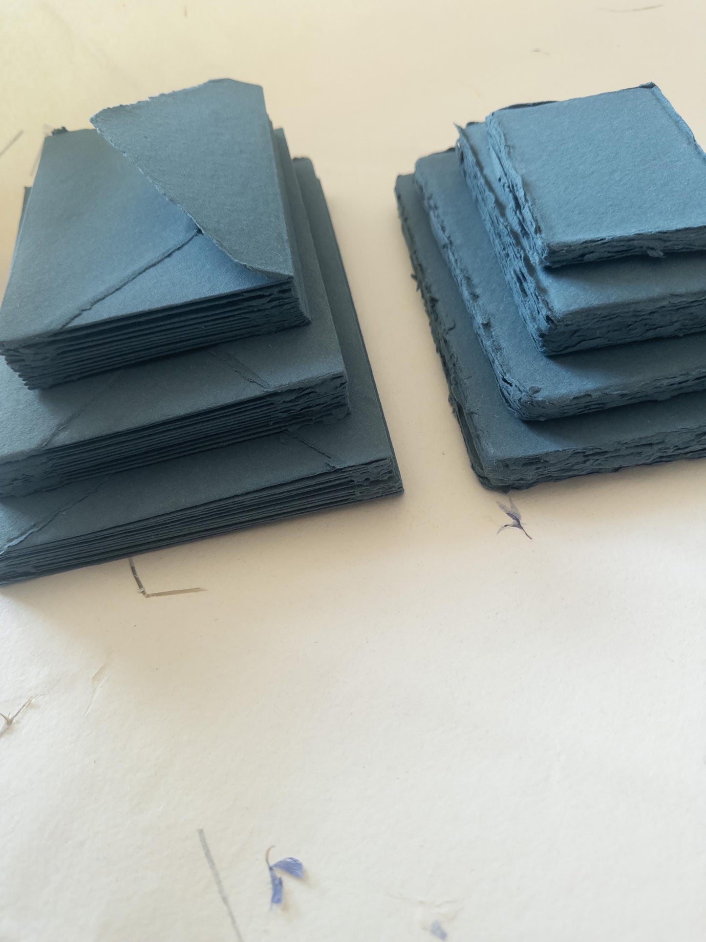 Teal paper Pack of 10 Handmade Beige Cotton Rag Paper & Envelopes – Deckle Edge, Teal Stationery,papier sarcelle, Faire-Part, Papier Coton