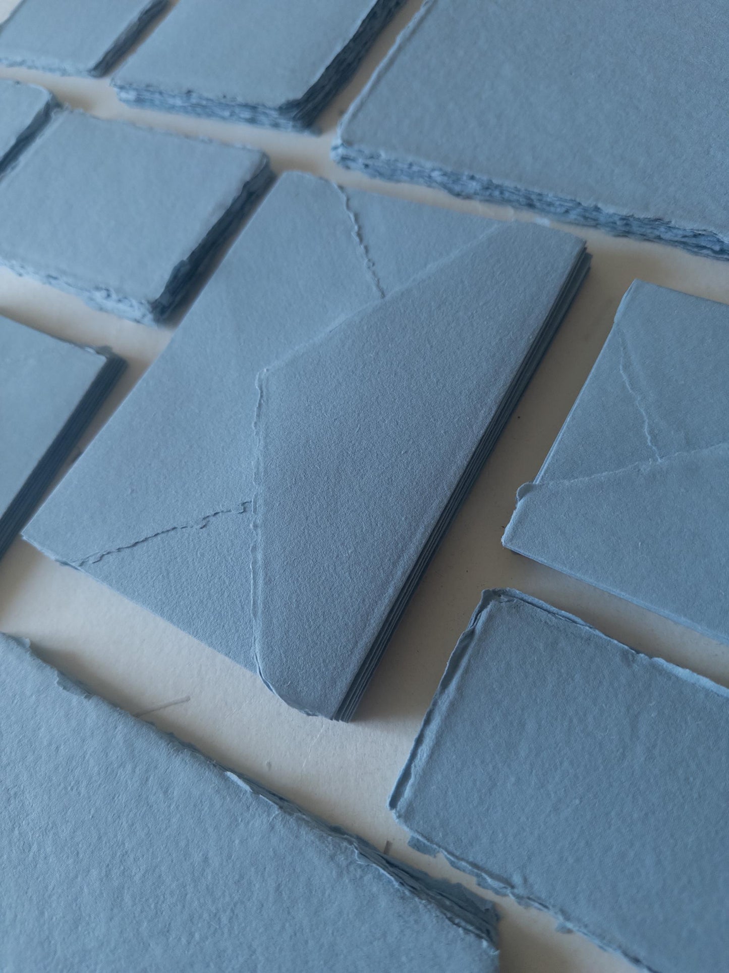 Dusty Blue paper Pack of 10 Handmadedeckle edge Rag Paper & Envelopes , French blue Stationery,papier bleu poudré, Faire-Part, Papier Coton