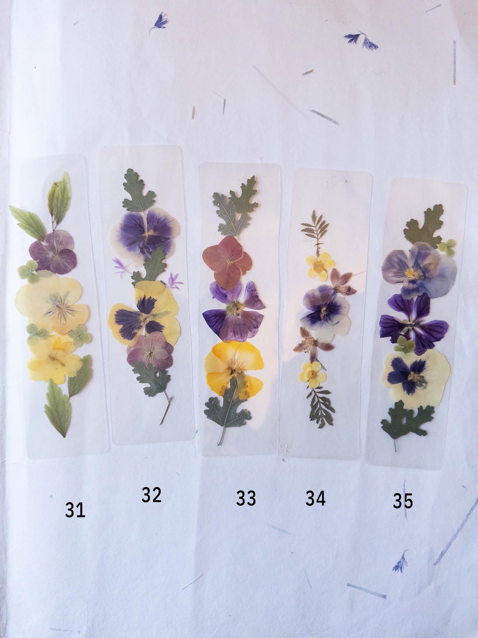 Transparent pressed flower bookmark, mixed flowers, handmade bookmark, gift, dried flower, fleur séchée , marque page laminated bookmark