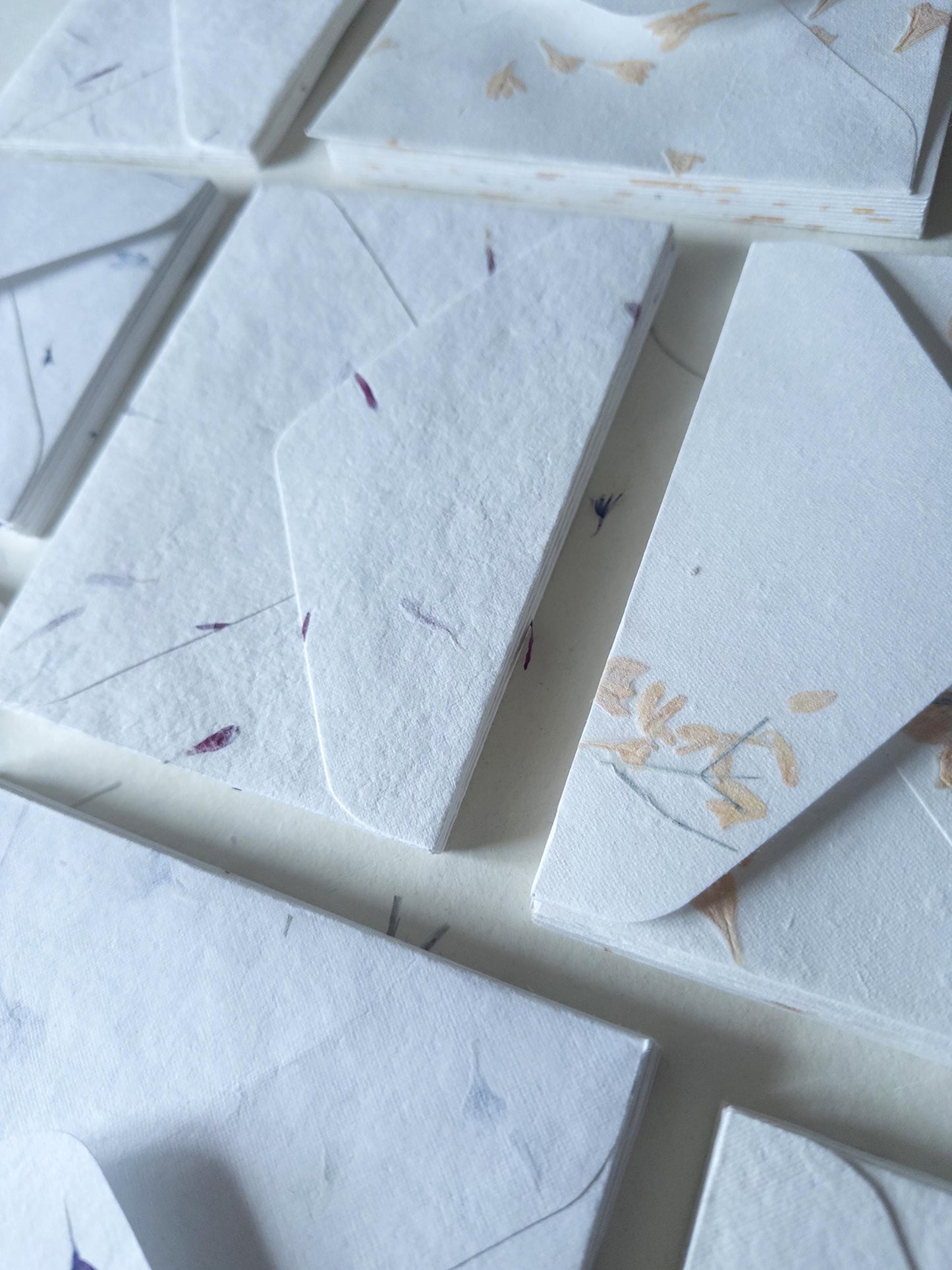 SET OF FIVE Handmade Paper with Envelop, Different flower, real pressed flower A5 & A6 paper, inkjet paper, Papier Fait Main